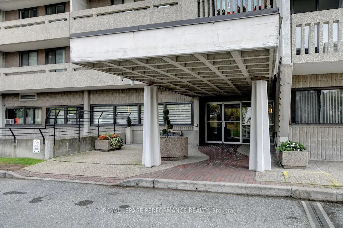 415 Greenview Avenue, #404