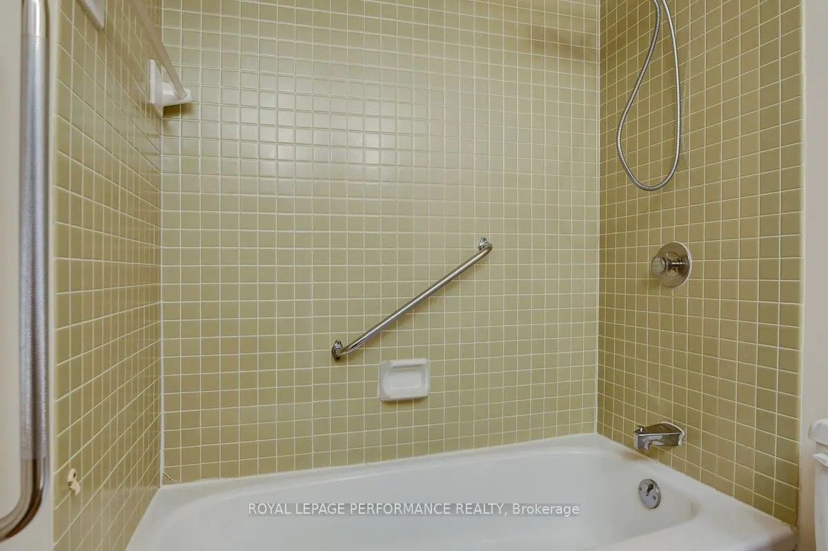 415 Greenview Avenue, #404