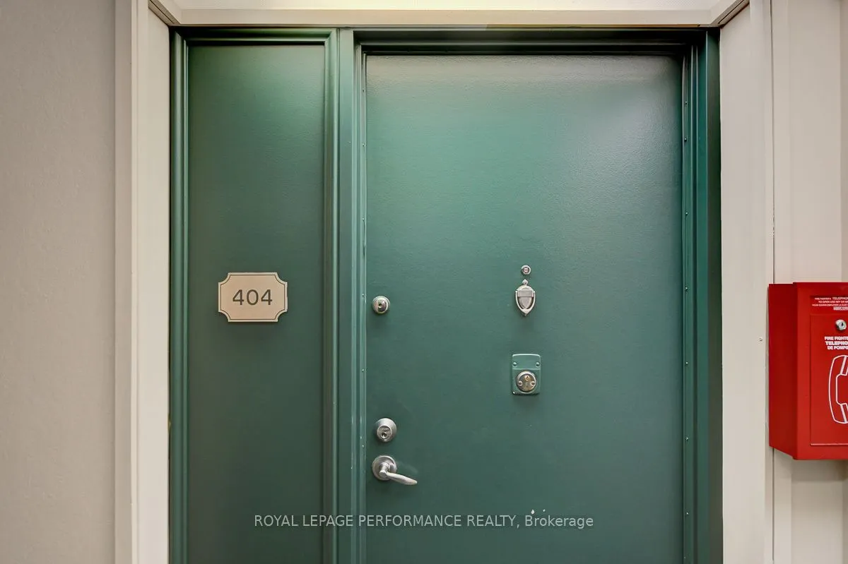 415 Greenview Avenue, #404