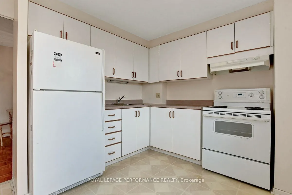 415 Greenview Avenue, #404