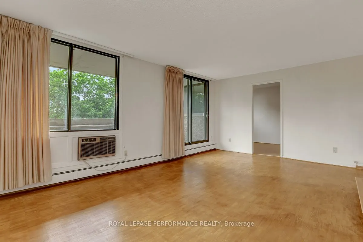 415 Greenview Avenue, #404