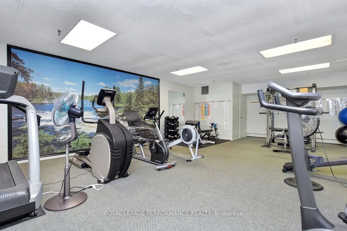 415 Greenview Avenue, #404