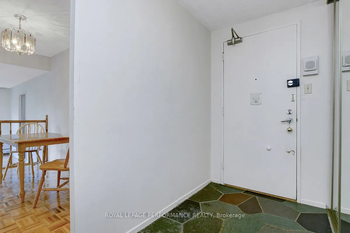 415 Greenview Avenue, #404