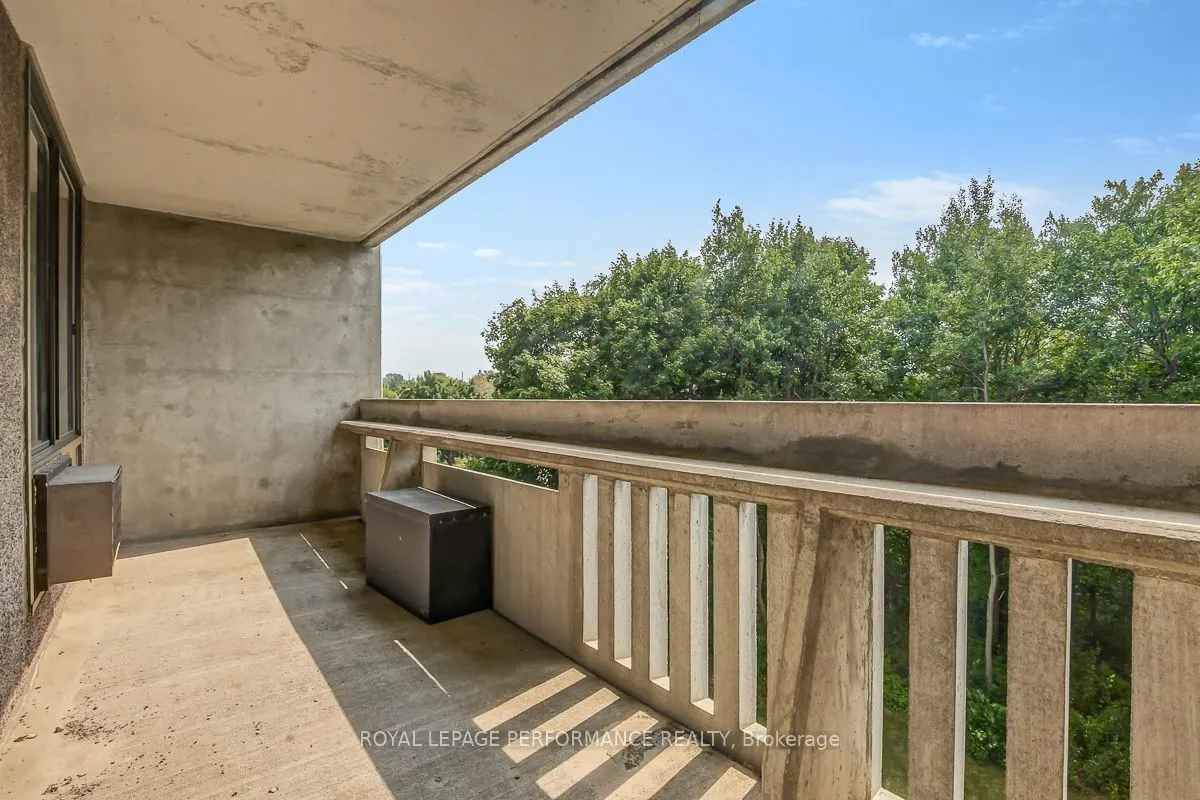 415 Greenview Avenue, #404