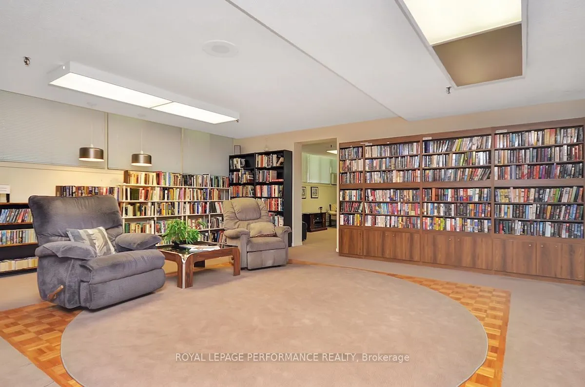 415 Greenview Avenue, #404