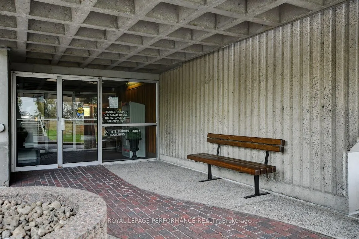 415 Greenview Avenue, #404