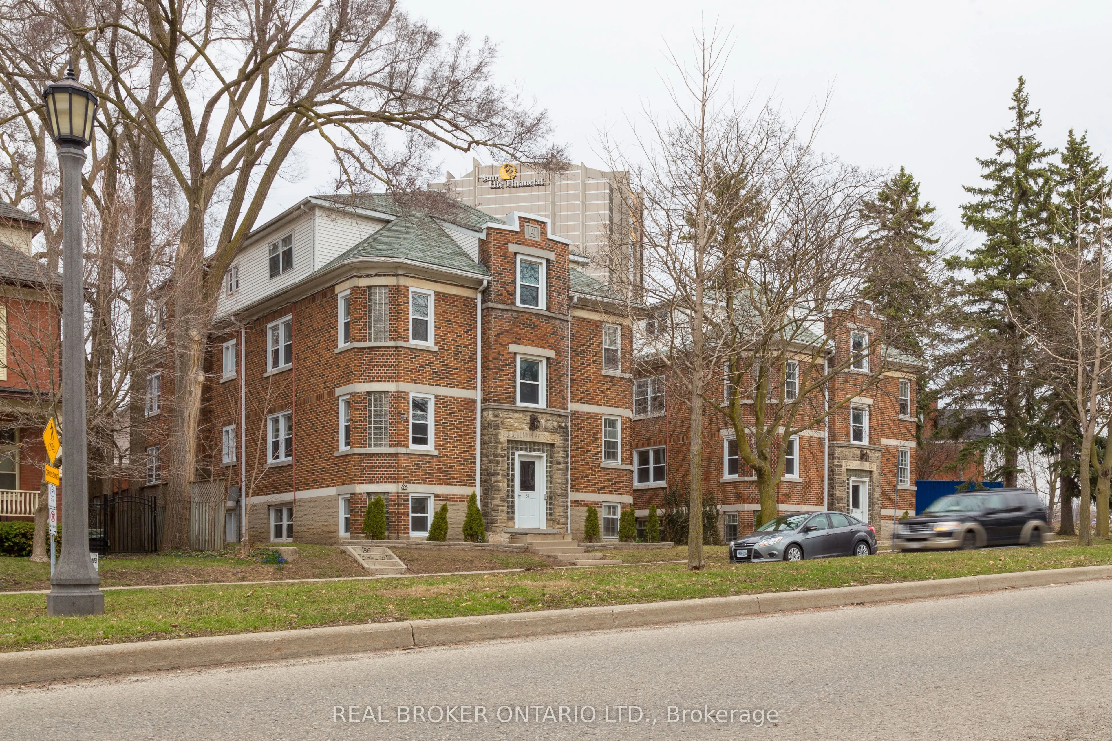 86 Union Boulevard
