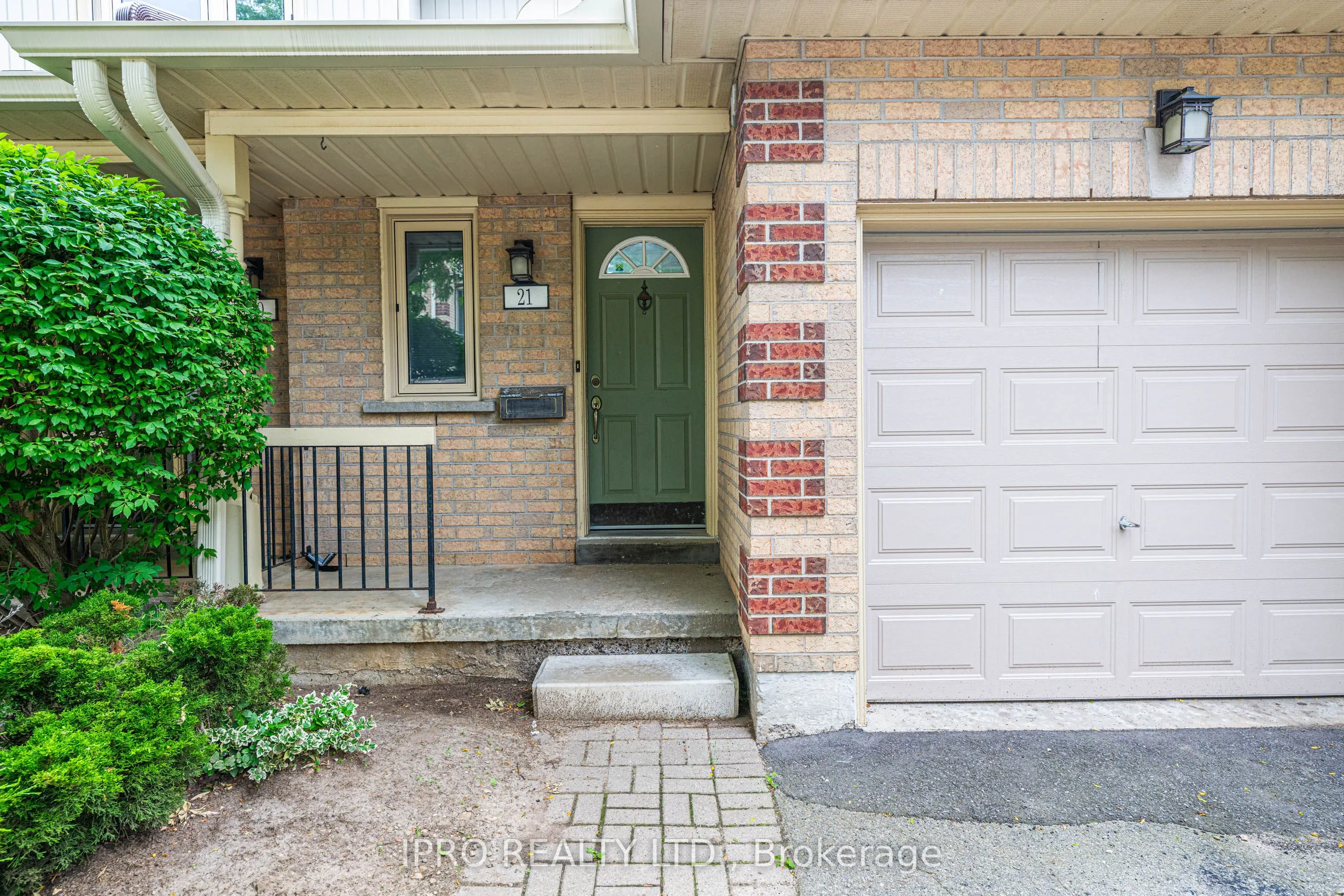 302 College Avenue W, #21