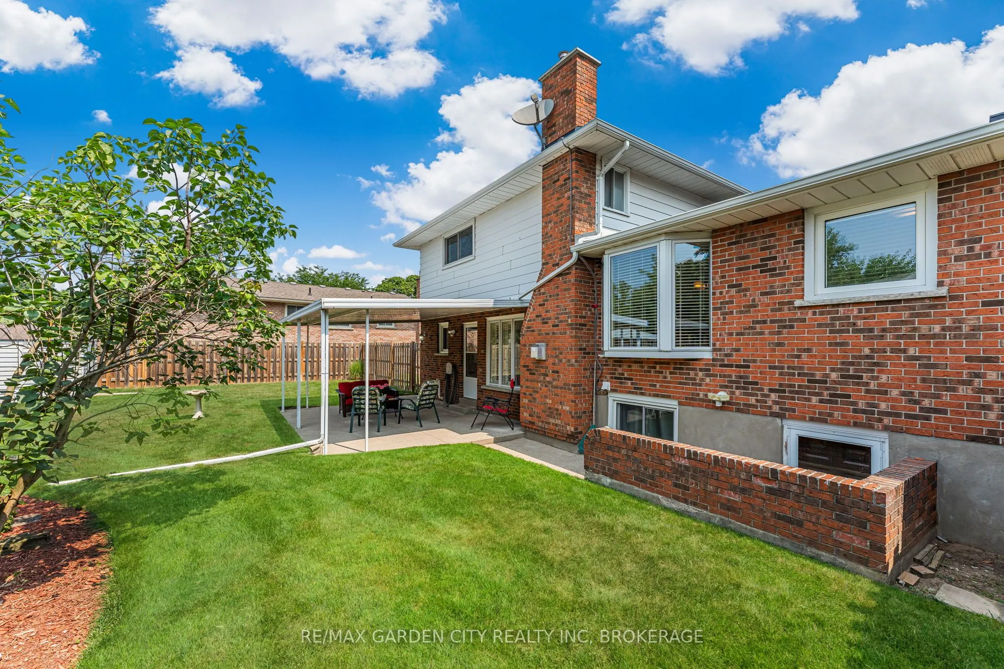 16 Meadowbrook Crescent