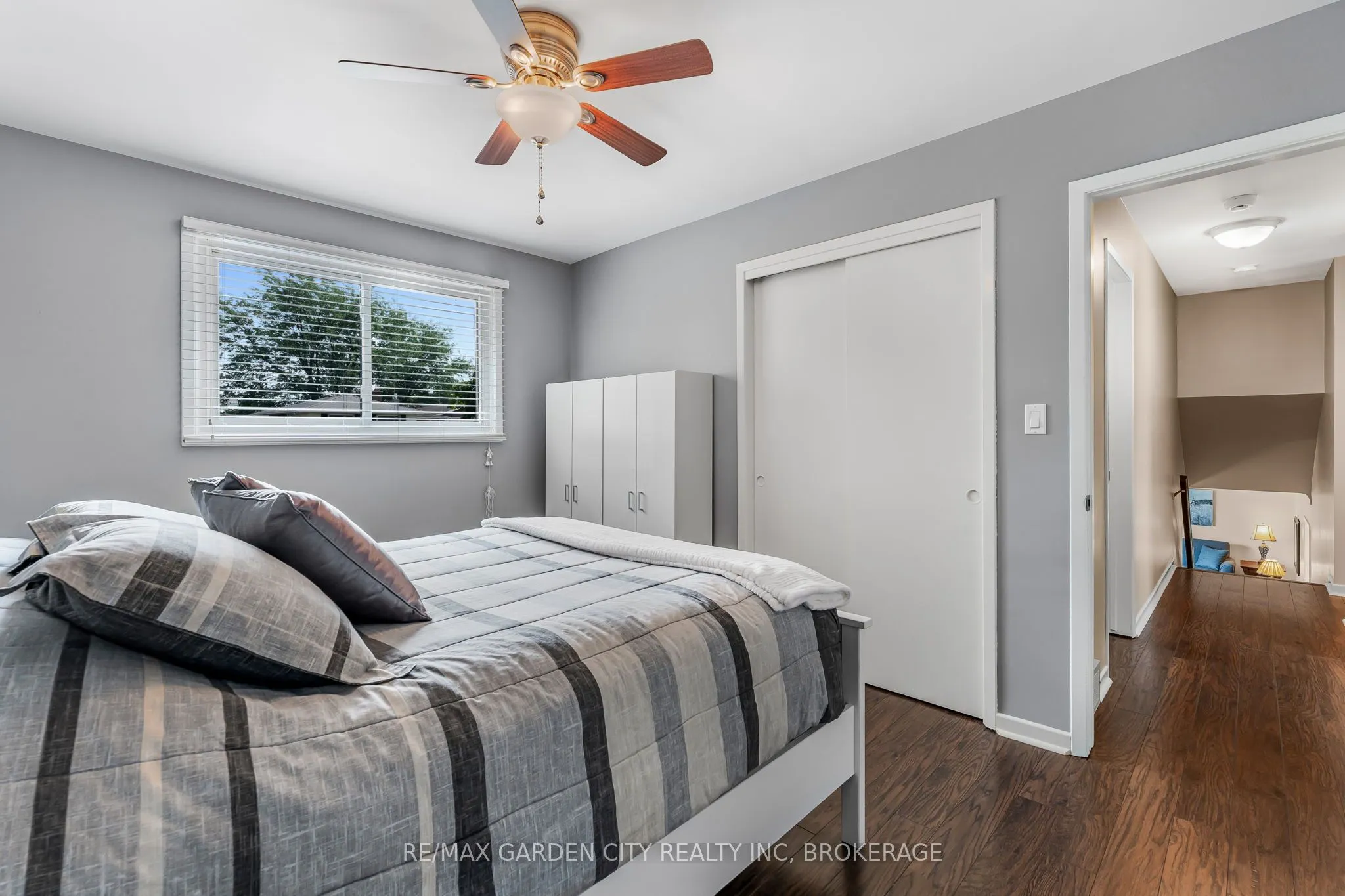 16 Meadowbrook Crescent