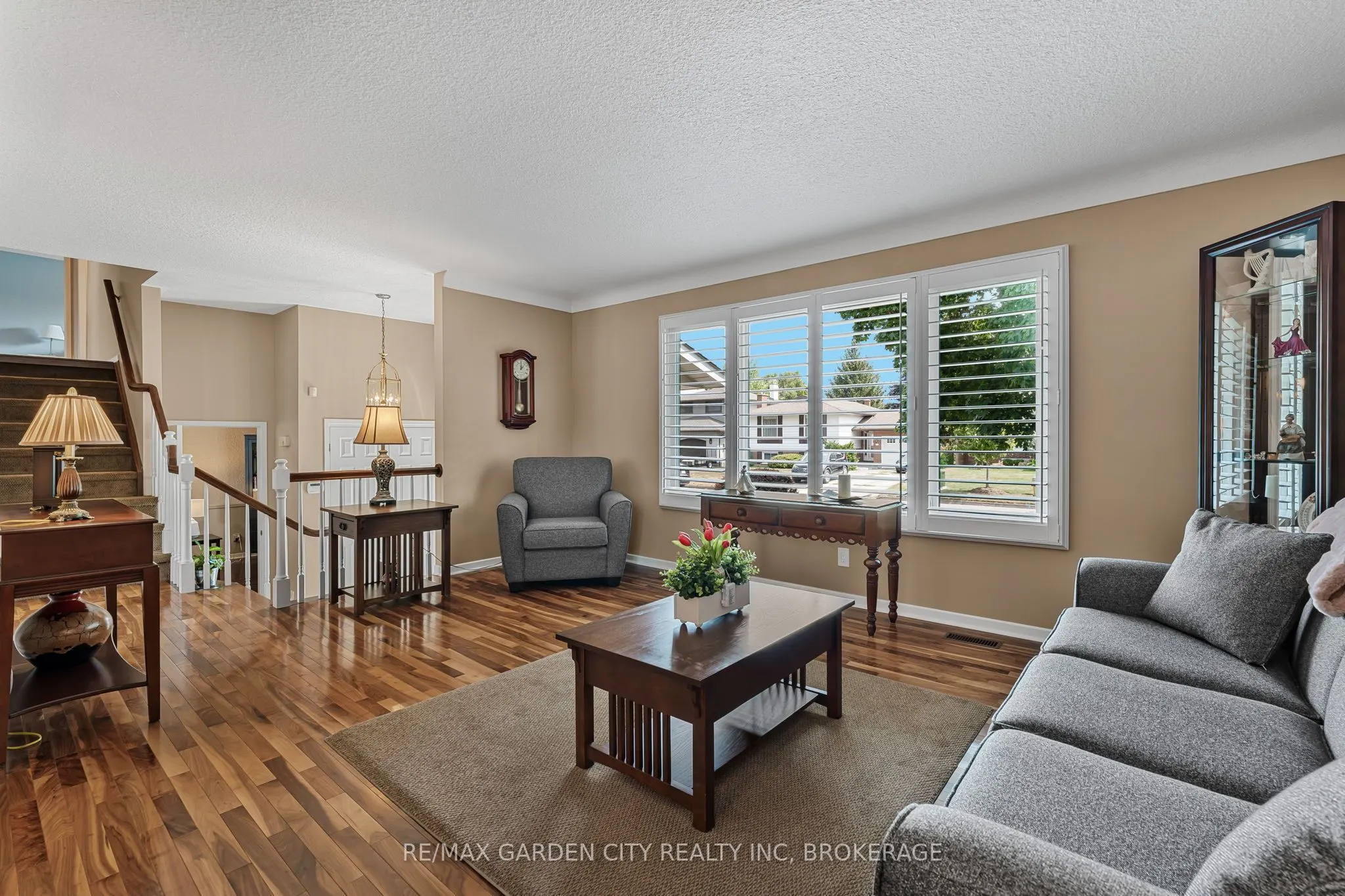 16 Meadowbrook Crescent