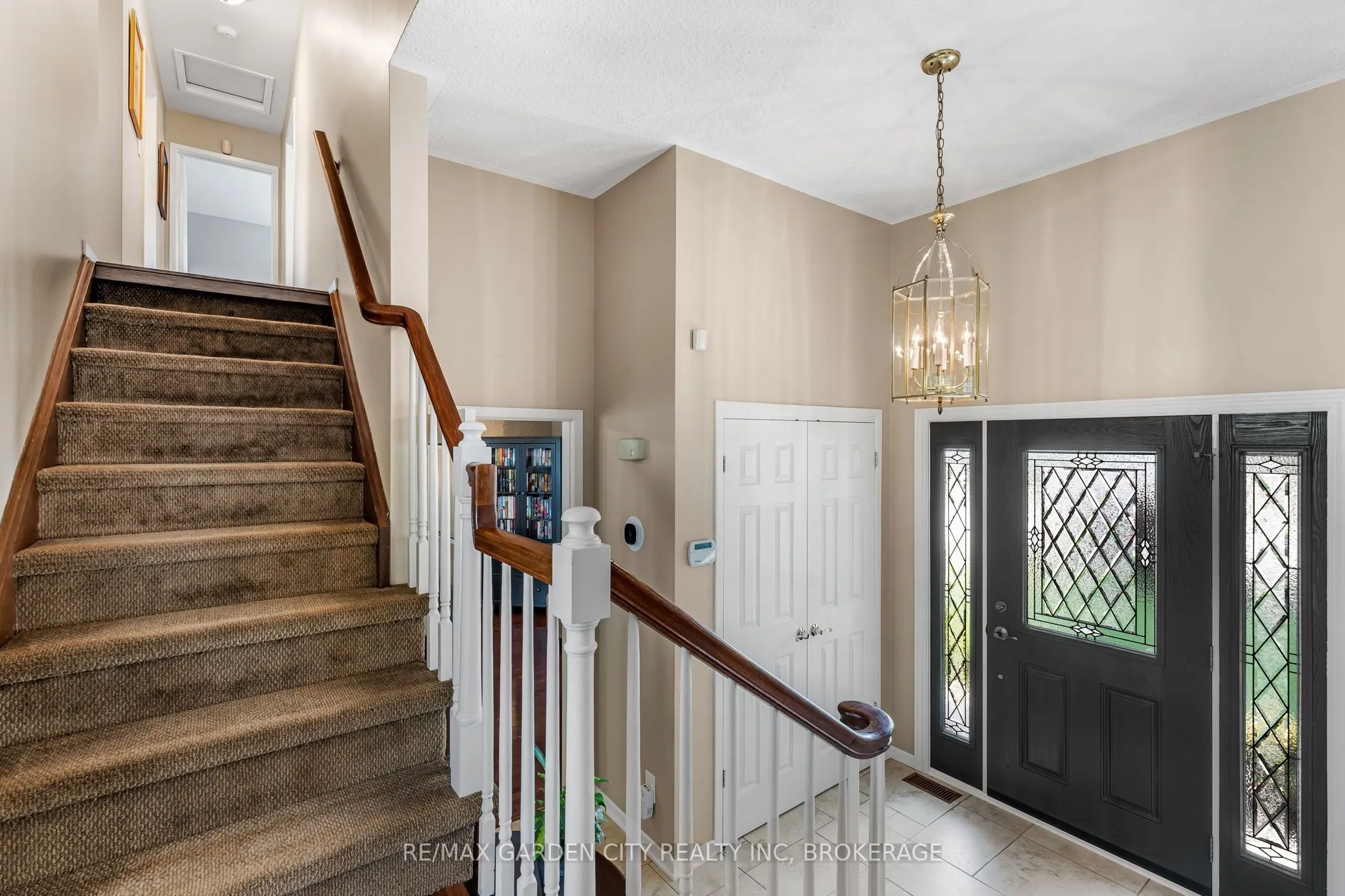 16 Meadowbrook Crescent