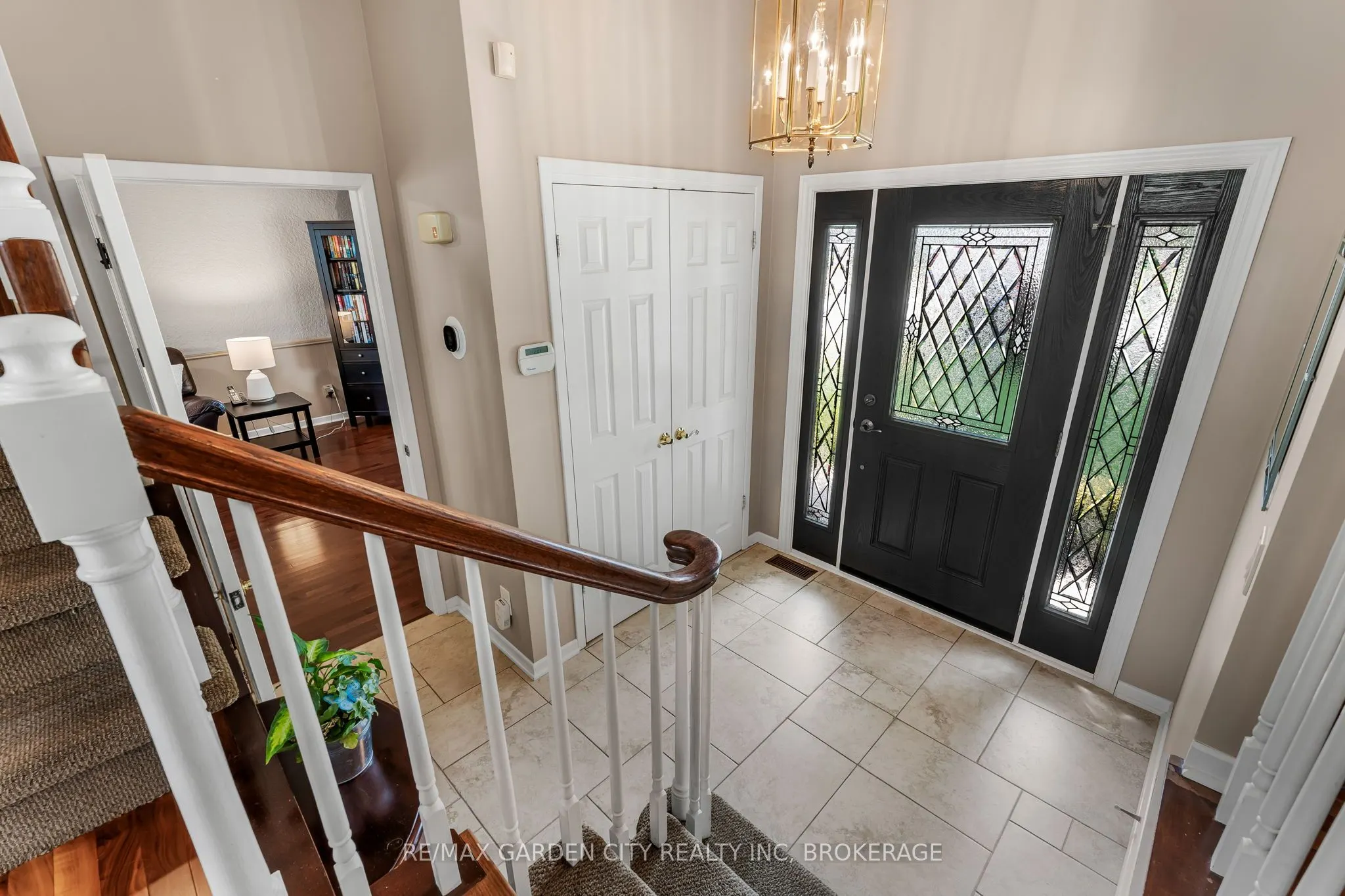 16 Meadowbrook Crescent