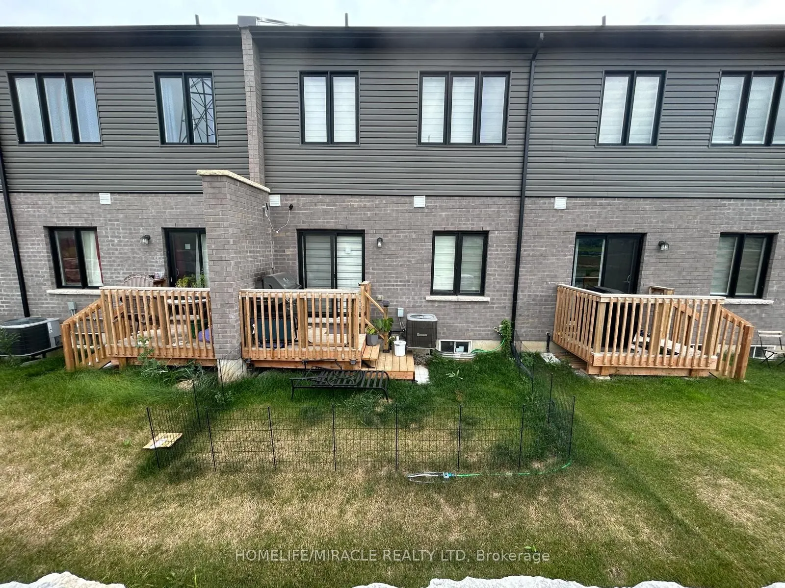 27 George Briar Drive W