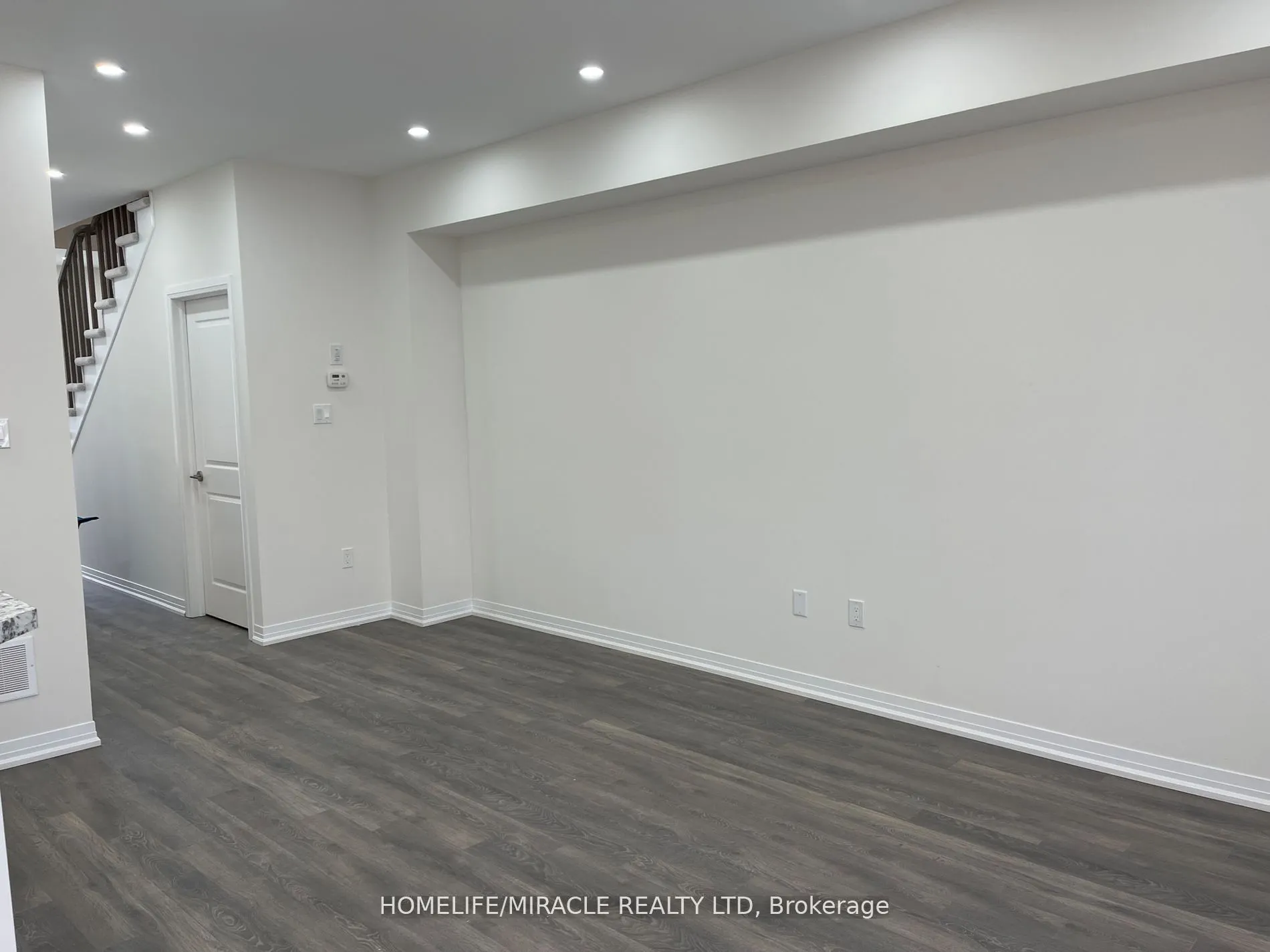 27 George Briar Drive W