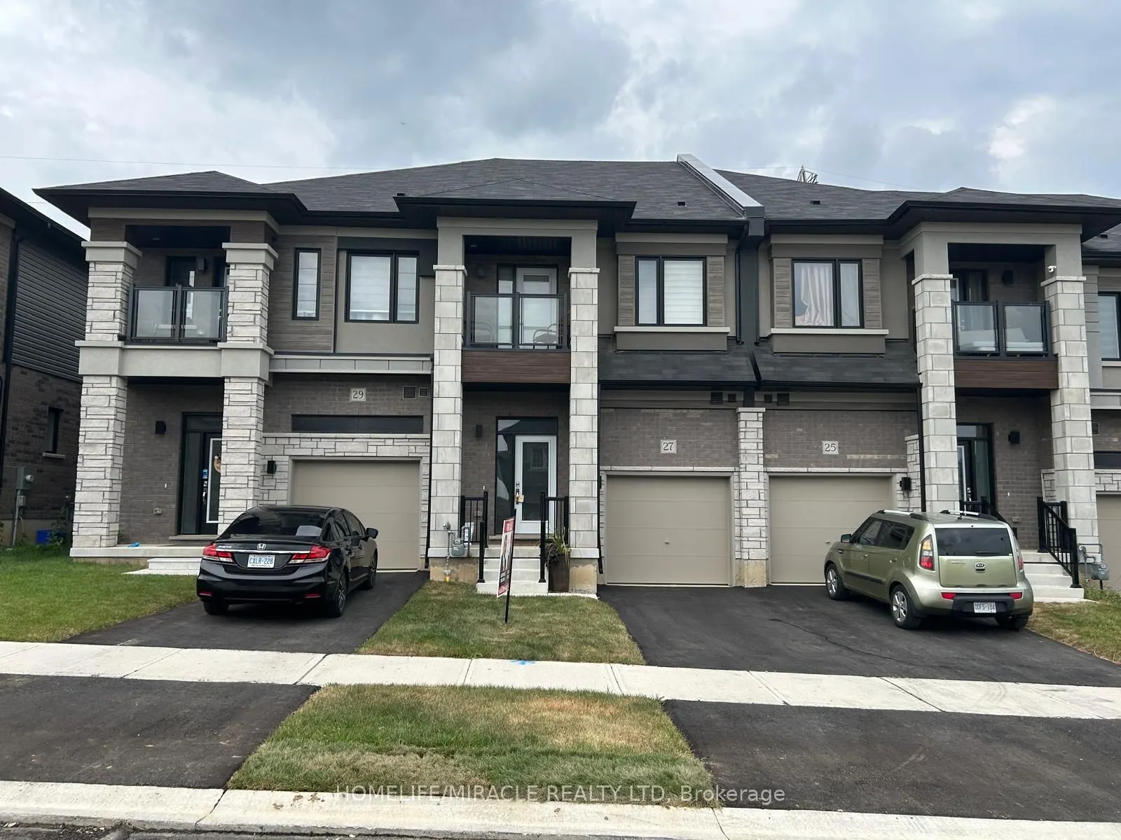 27 George Briar Drive W