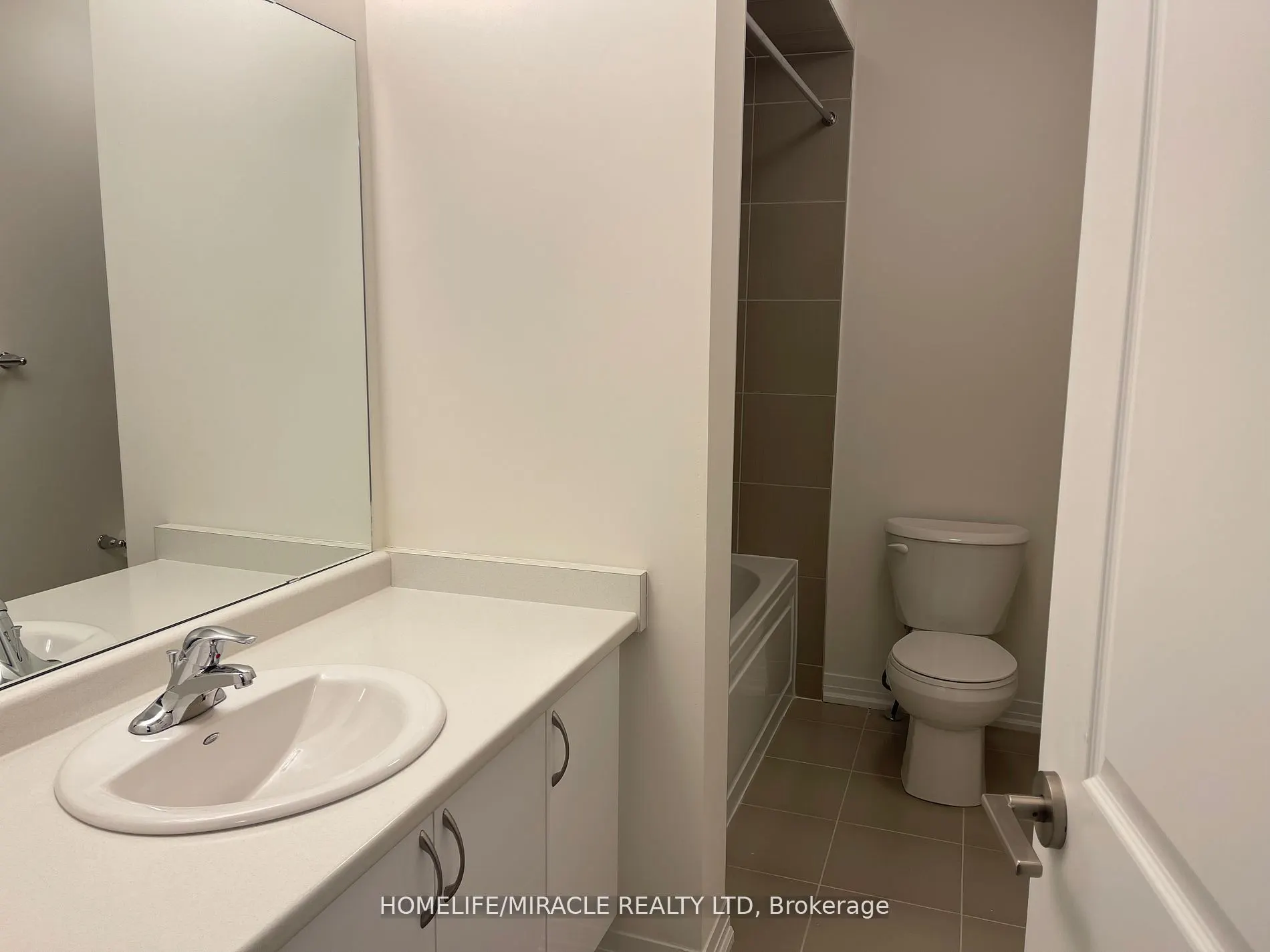 27 George Briar Drive W