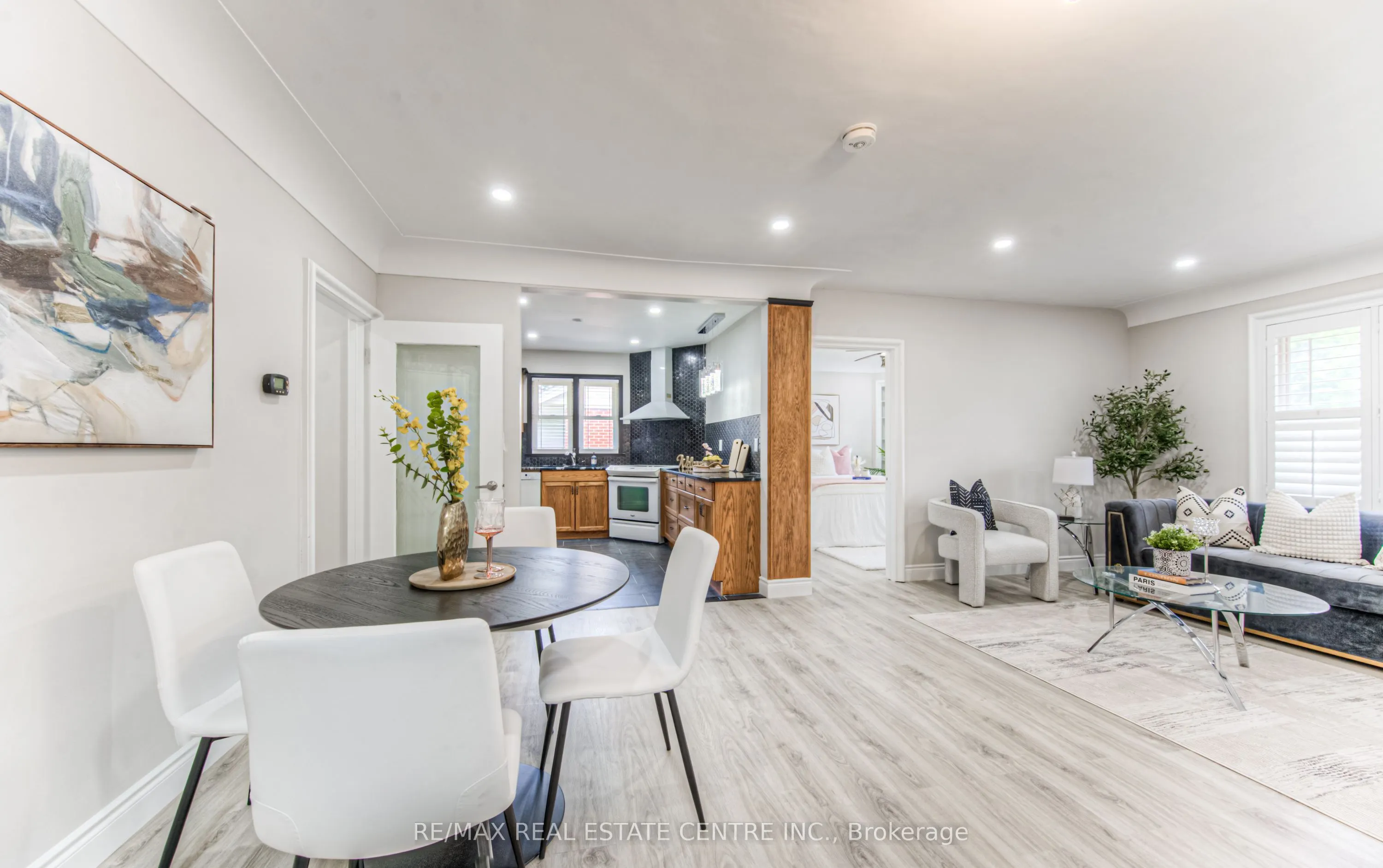 271 Bedford Road N