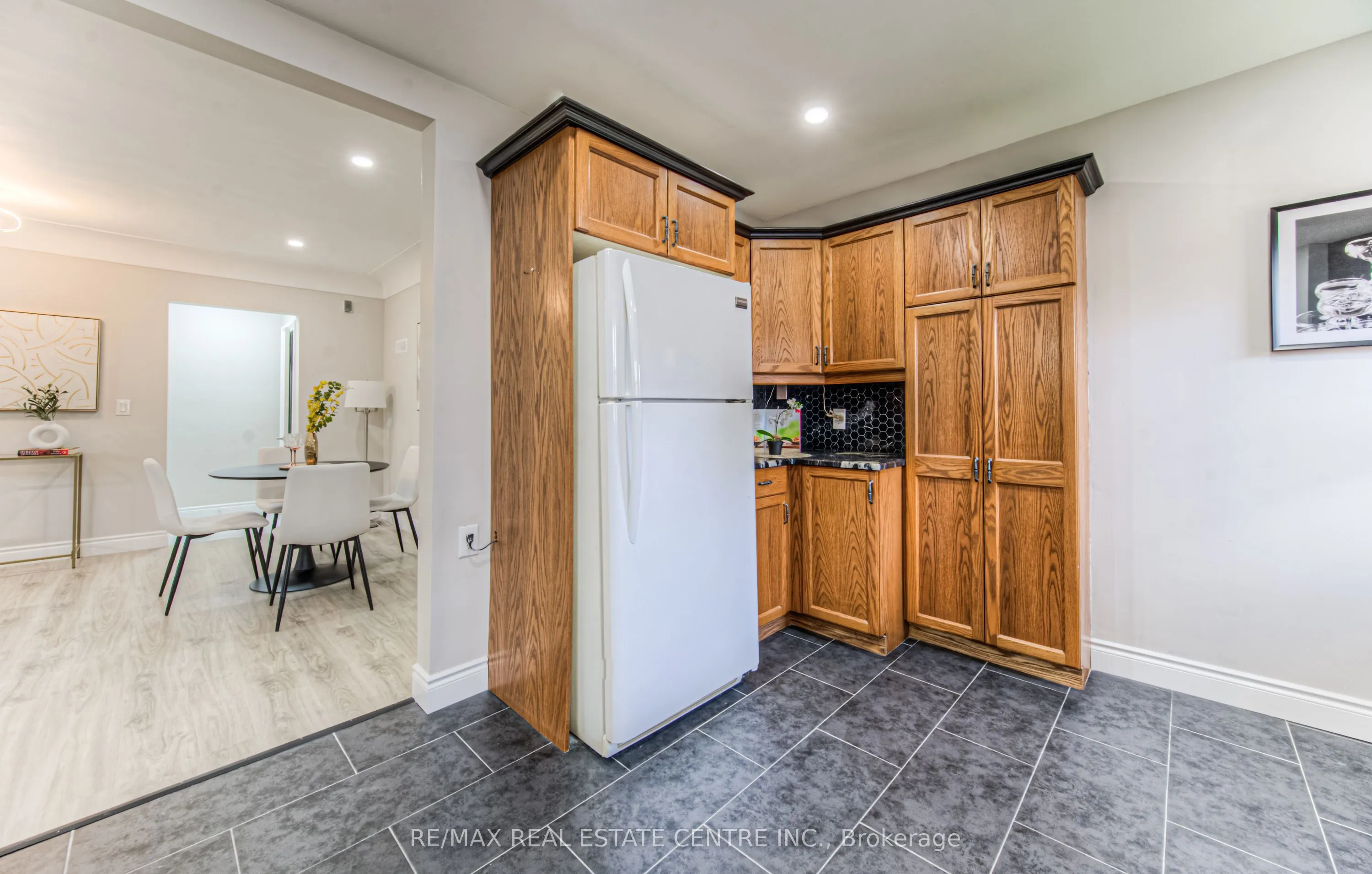 271 Bedford Road N