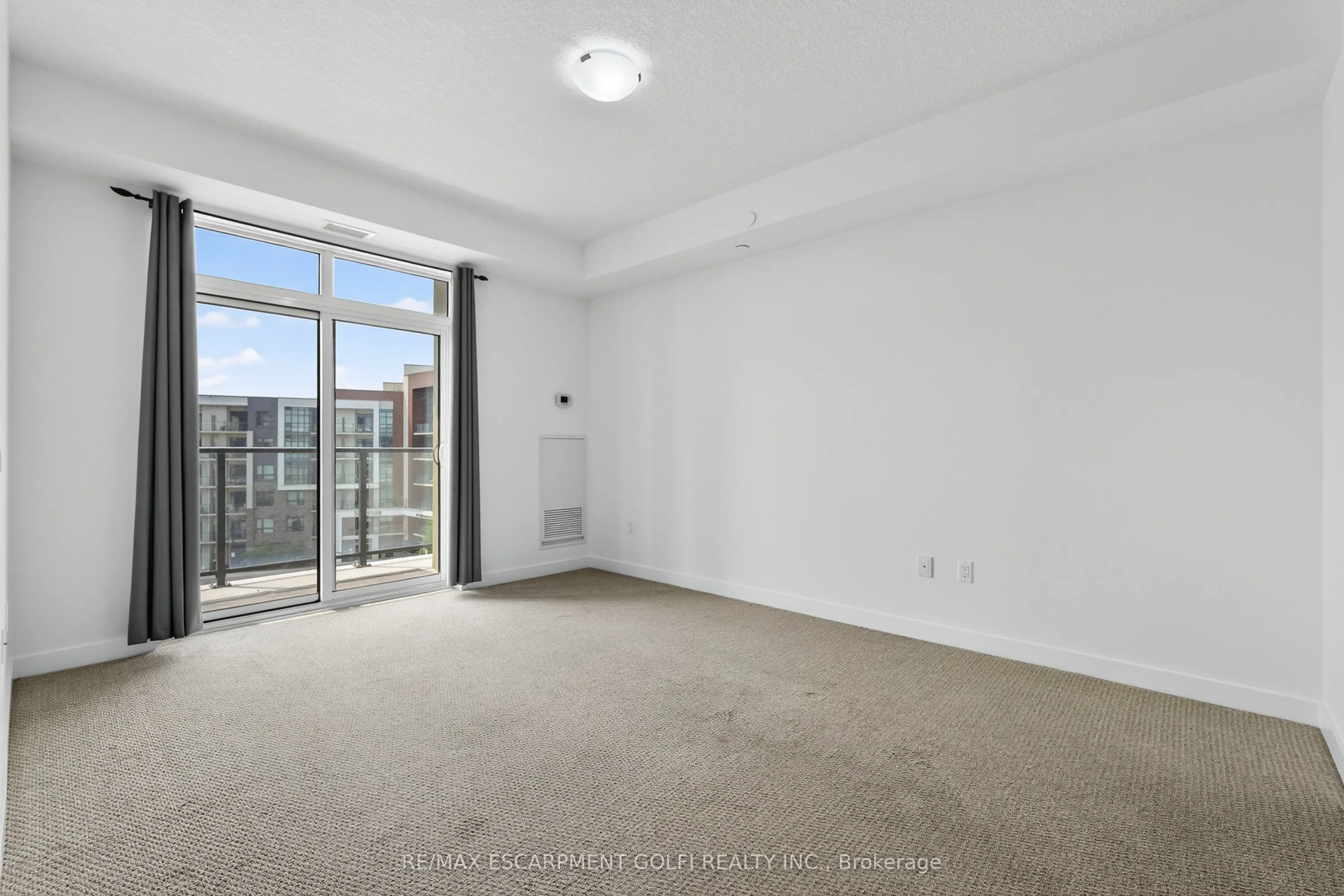 101 Shoreview Place, #530