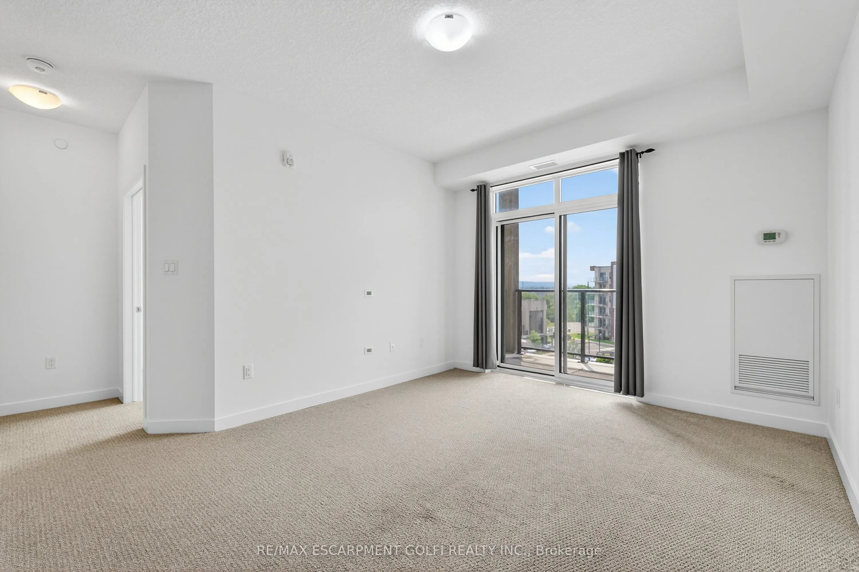 101 Shoreview Place, #530