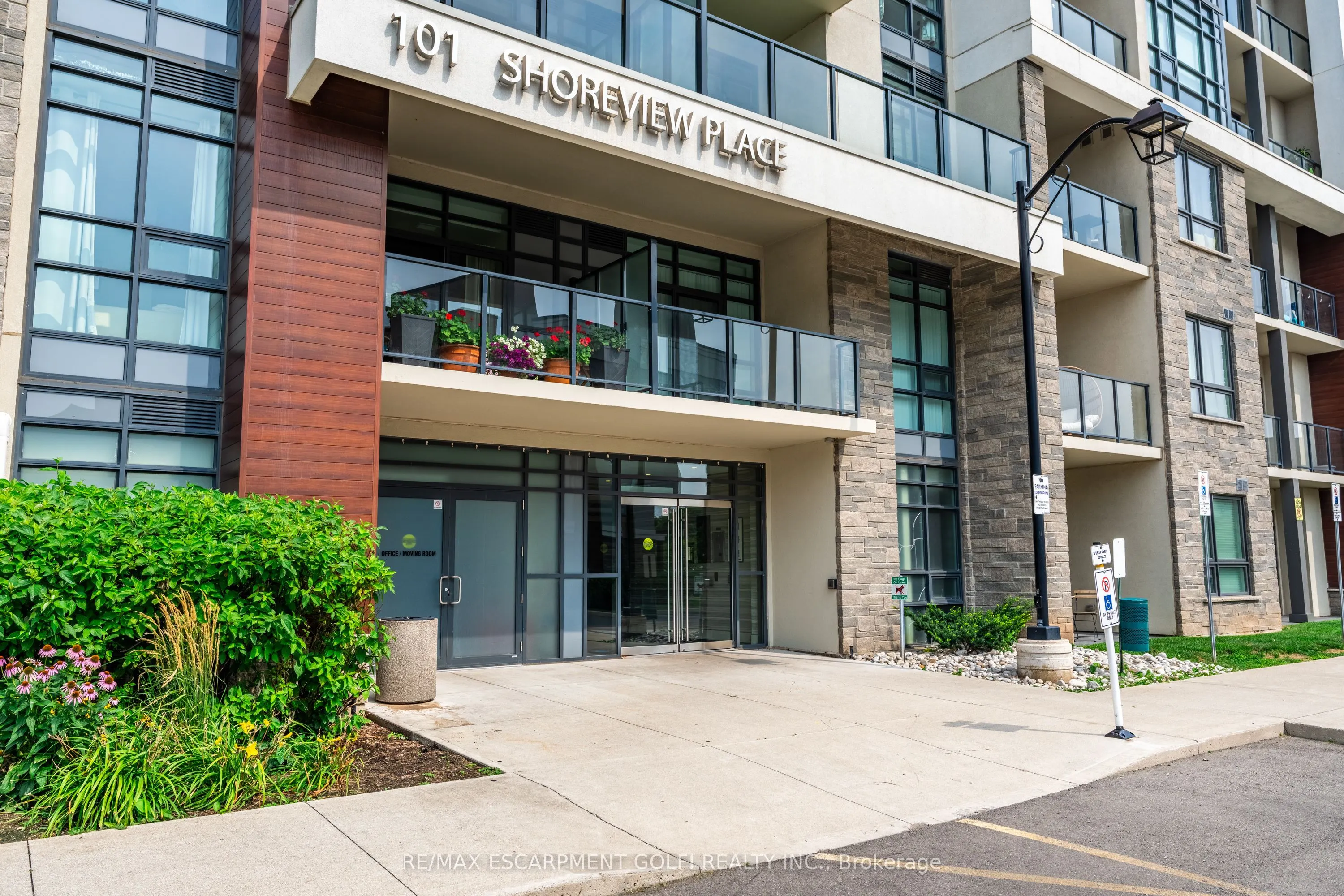 101 Shoreview Place, #530