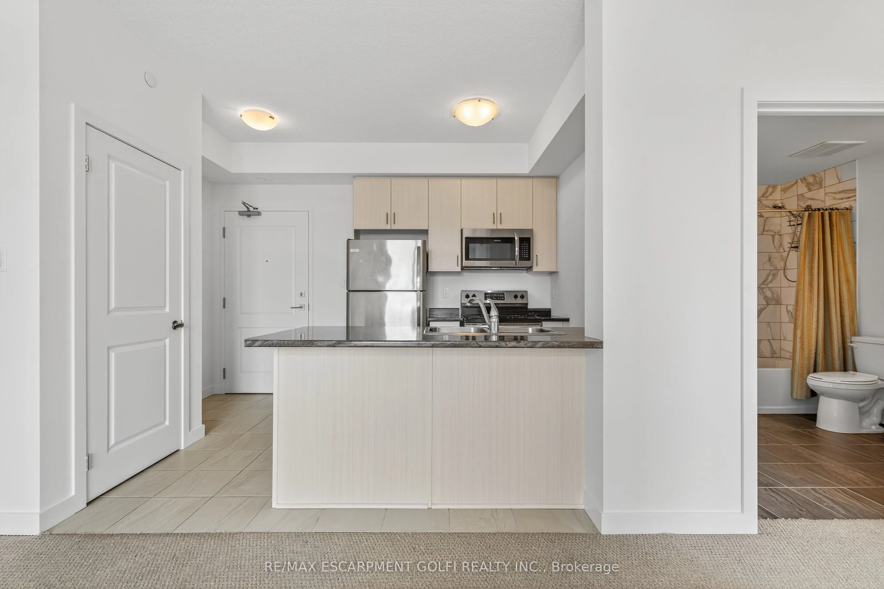 101 Shoreview Place, #530
