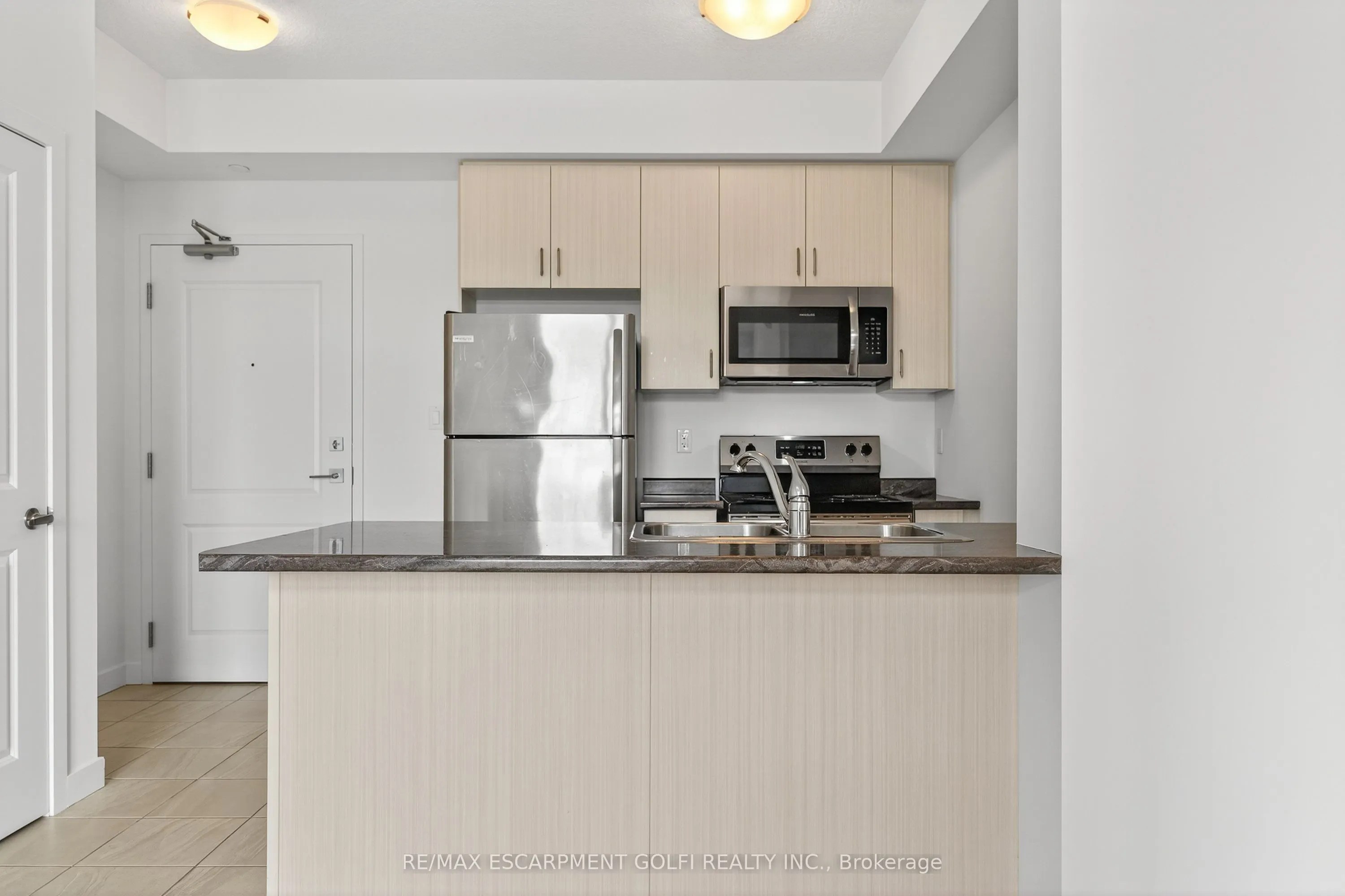 101 Shoreview Place, #530
