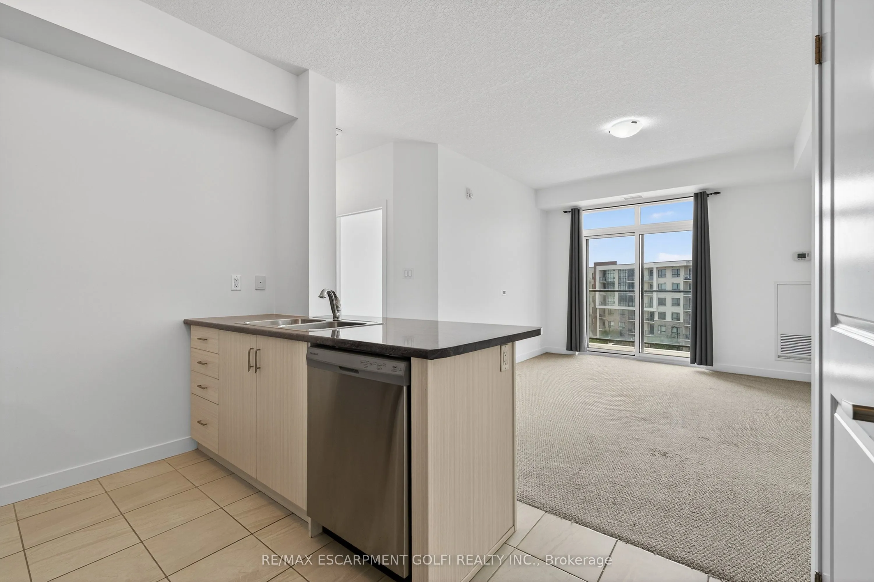 101 Shoreview Place, #530