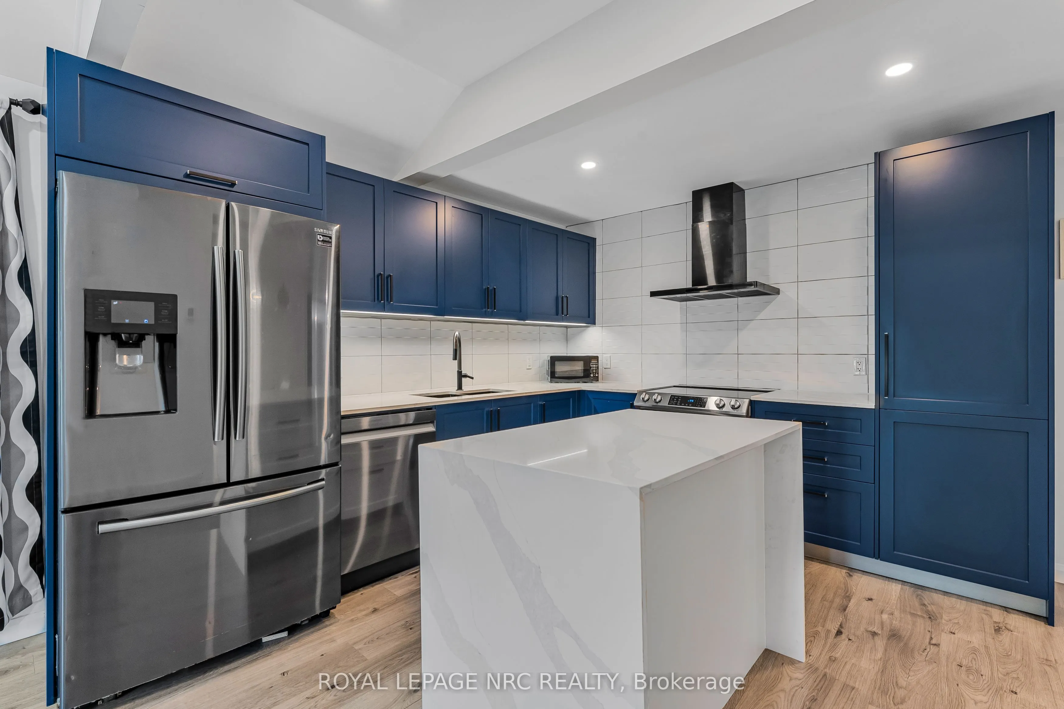 370-372 Lakewood Avenue