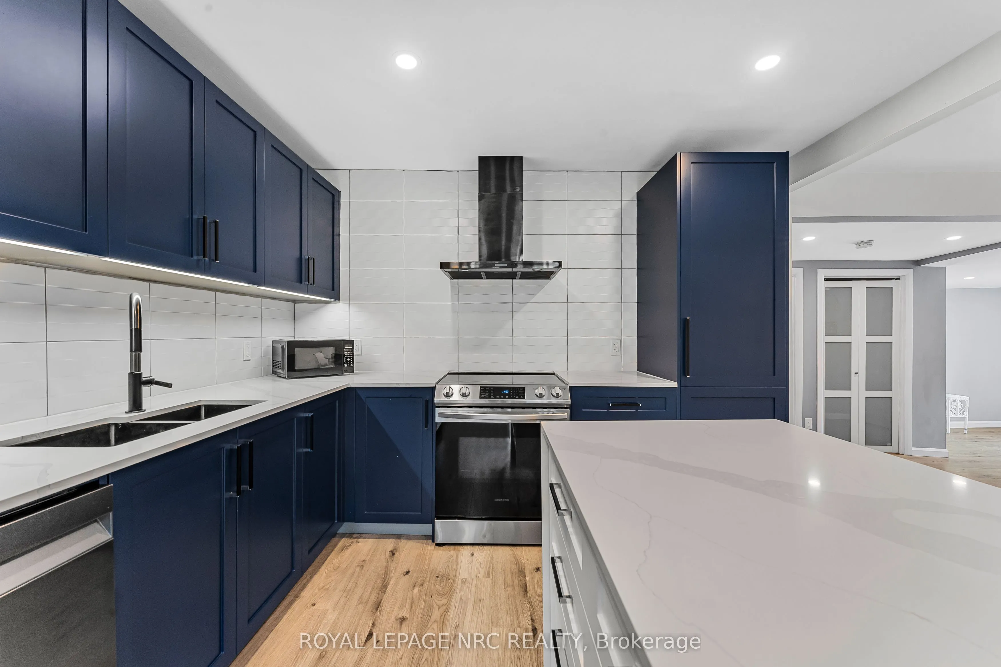 370-372 Lakewood Avenue