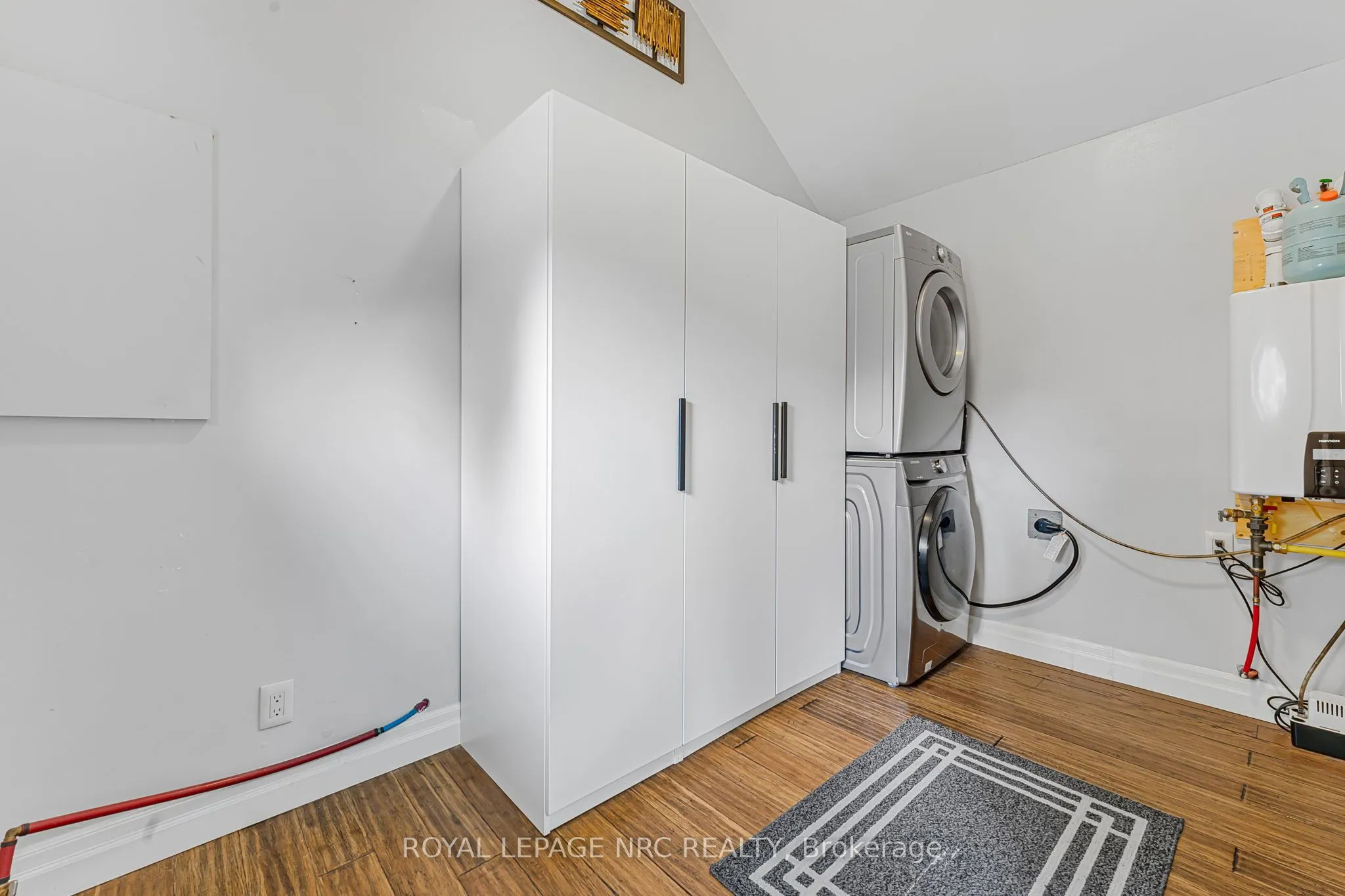 370-372 Lakewood Avenue