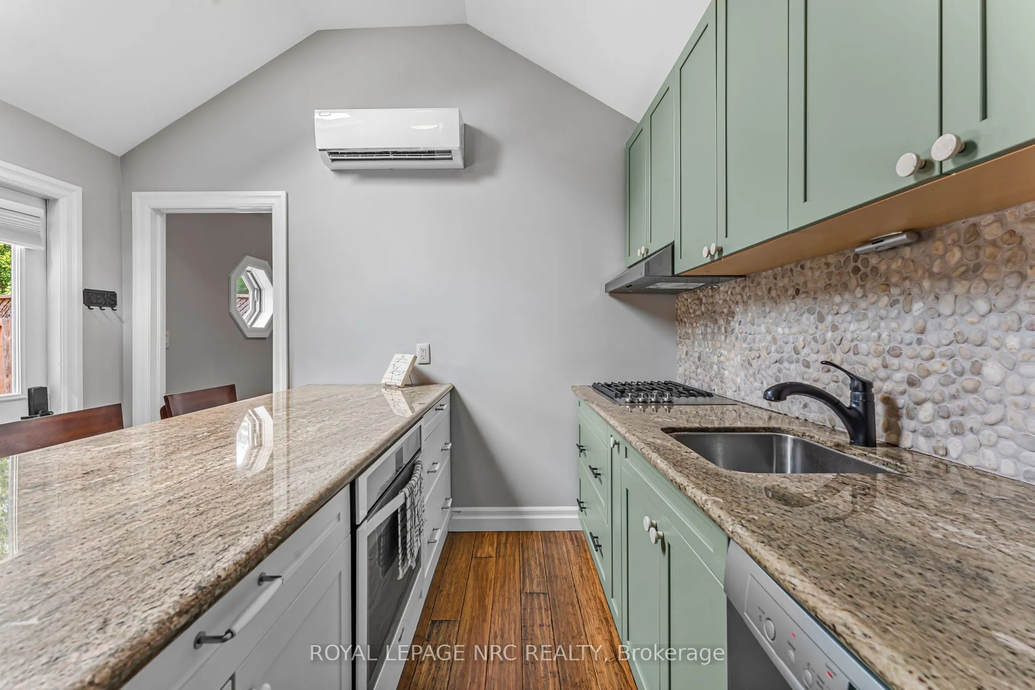 370-372 Lakewood Avenue