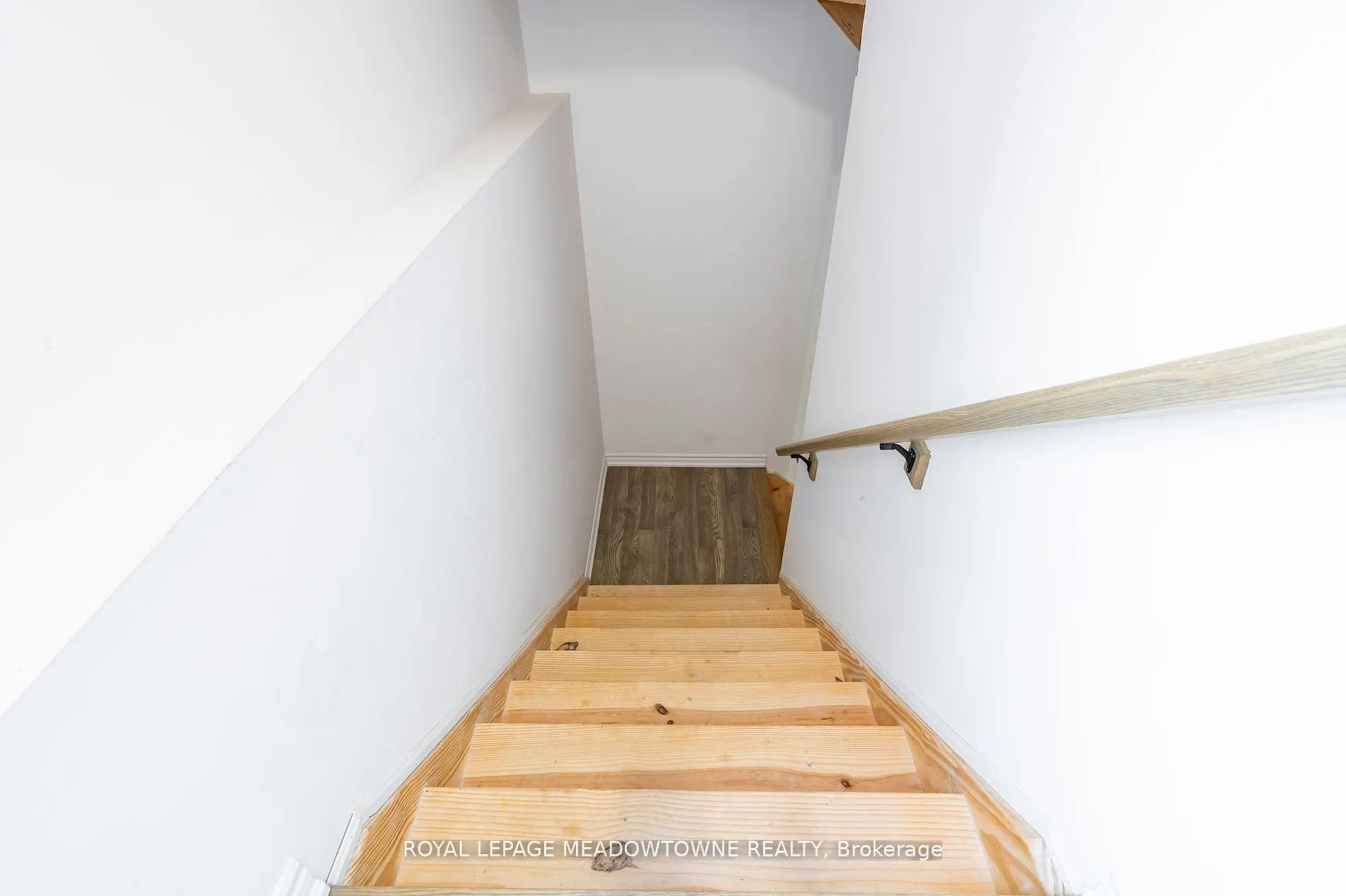 16 Bethune Avenue