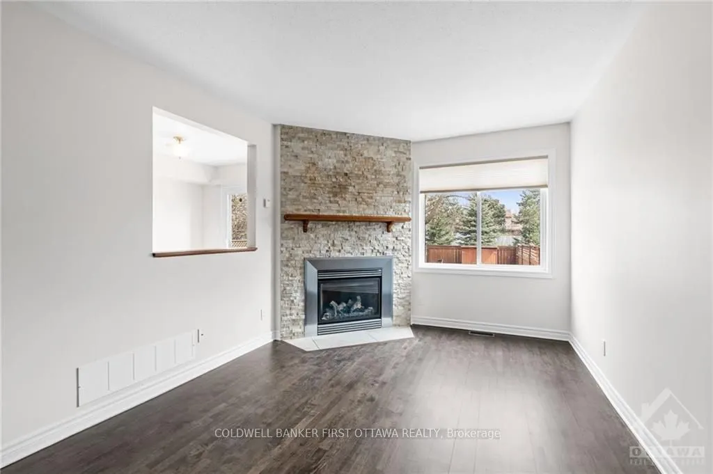 7 ROBARTS Crescent