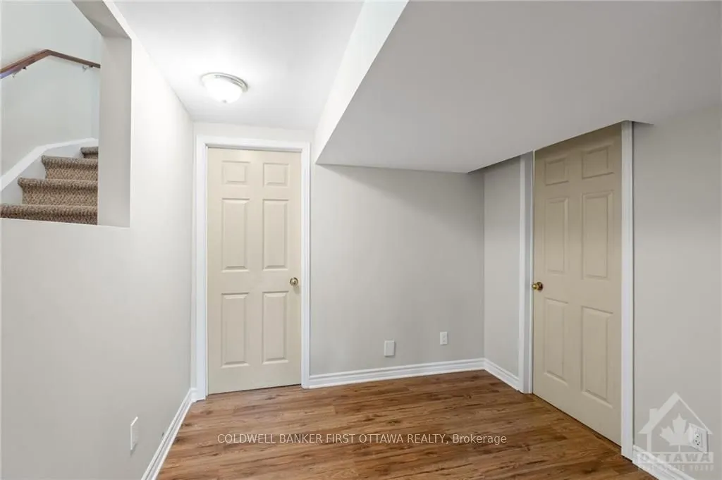 7 ROBARTS Crescent