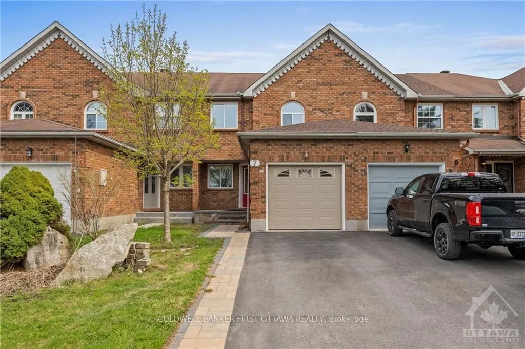 7 ROBARTS Crescent