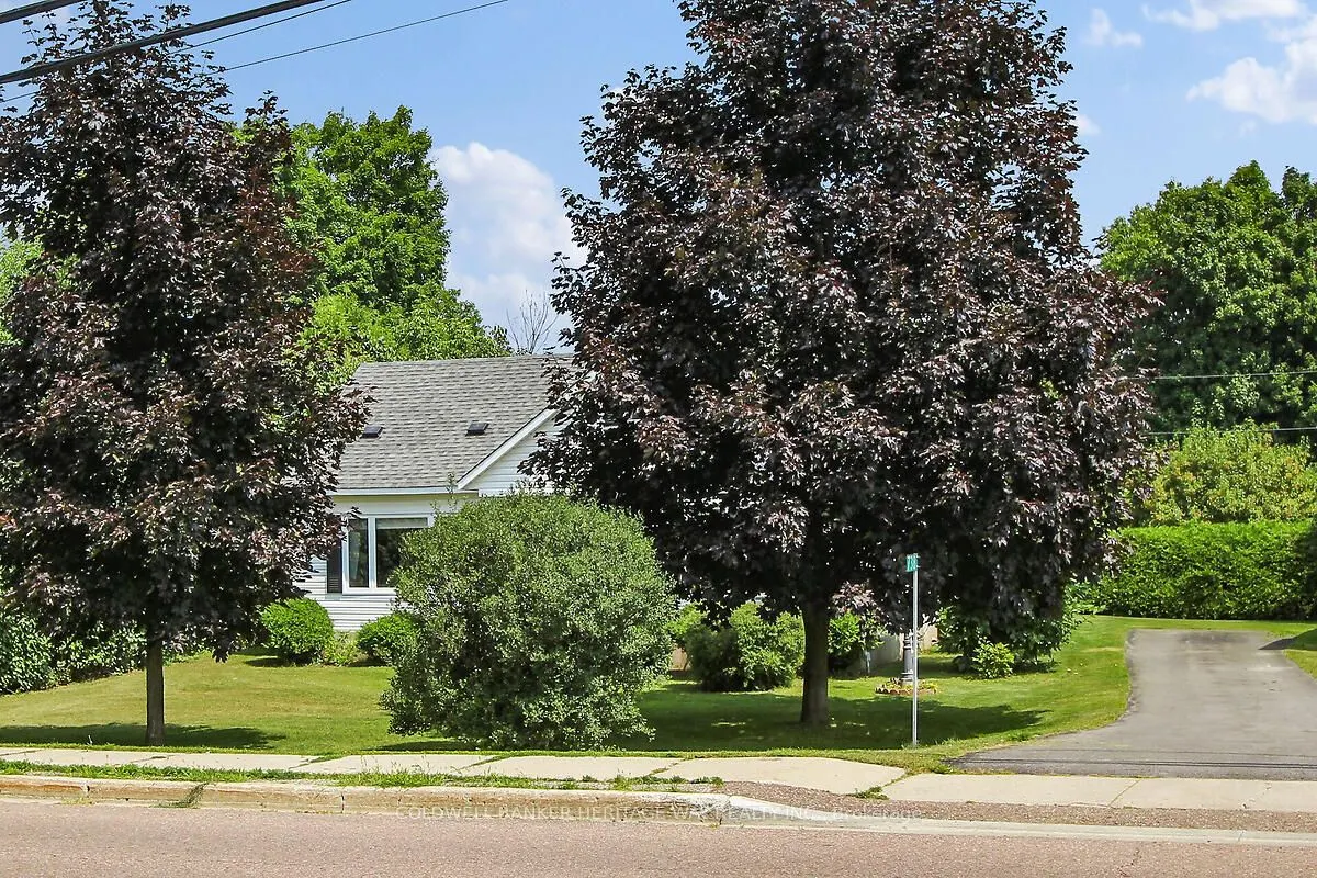 738 River Road N