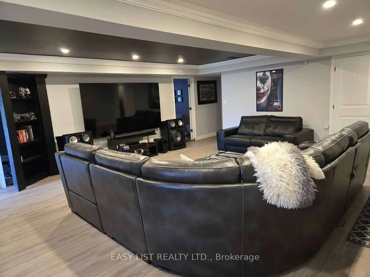 40 Cortland Way