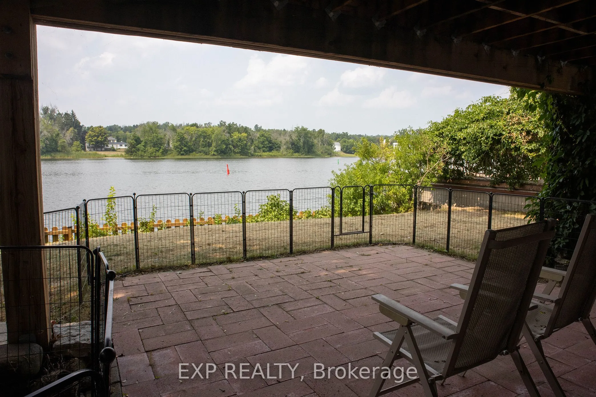 290 Front Street N