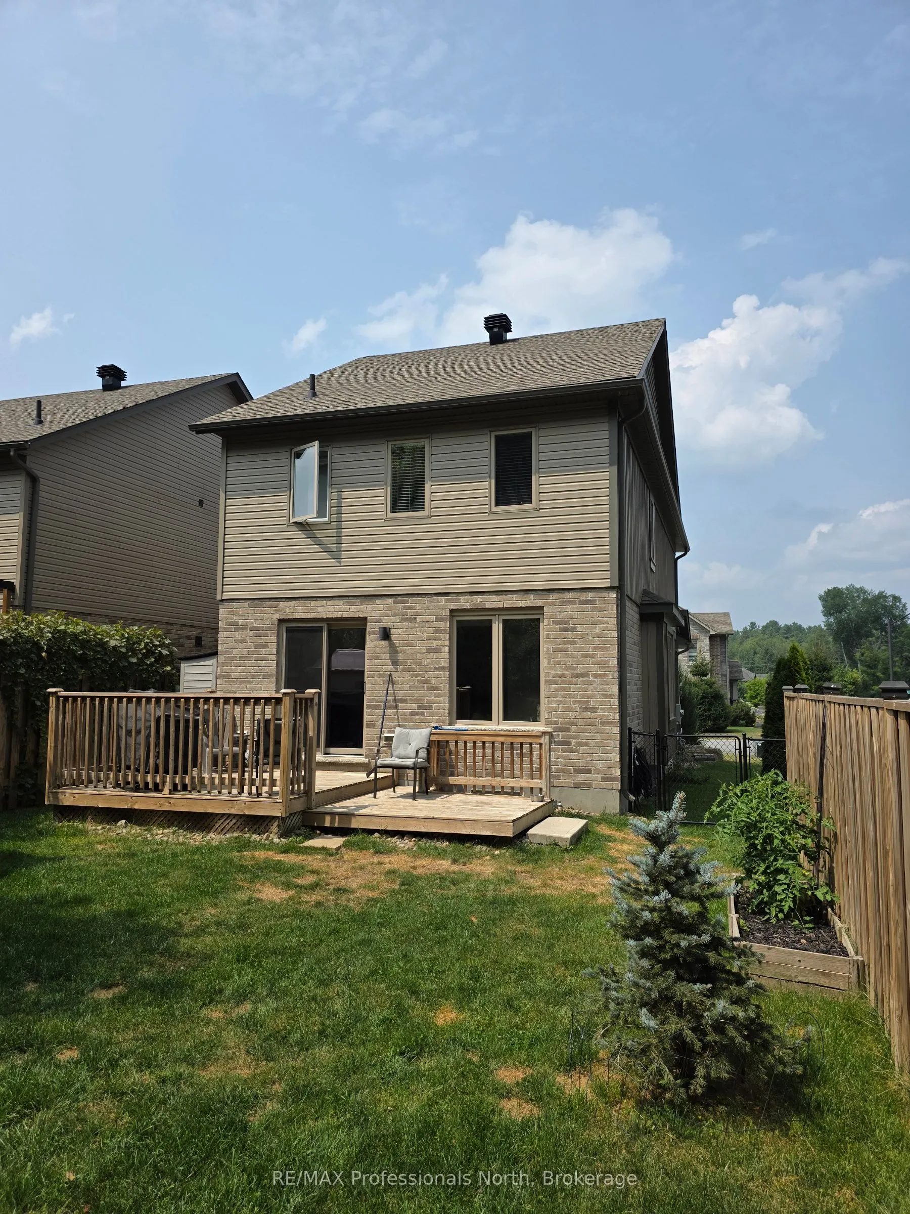 8 Spalding Crescent
