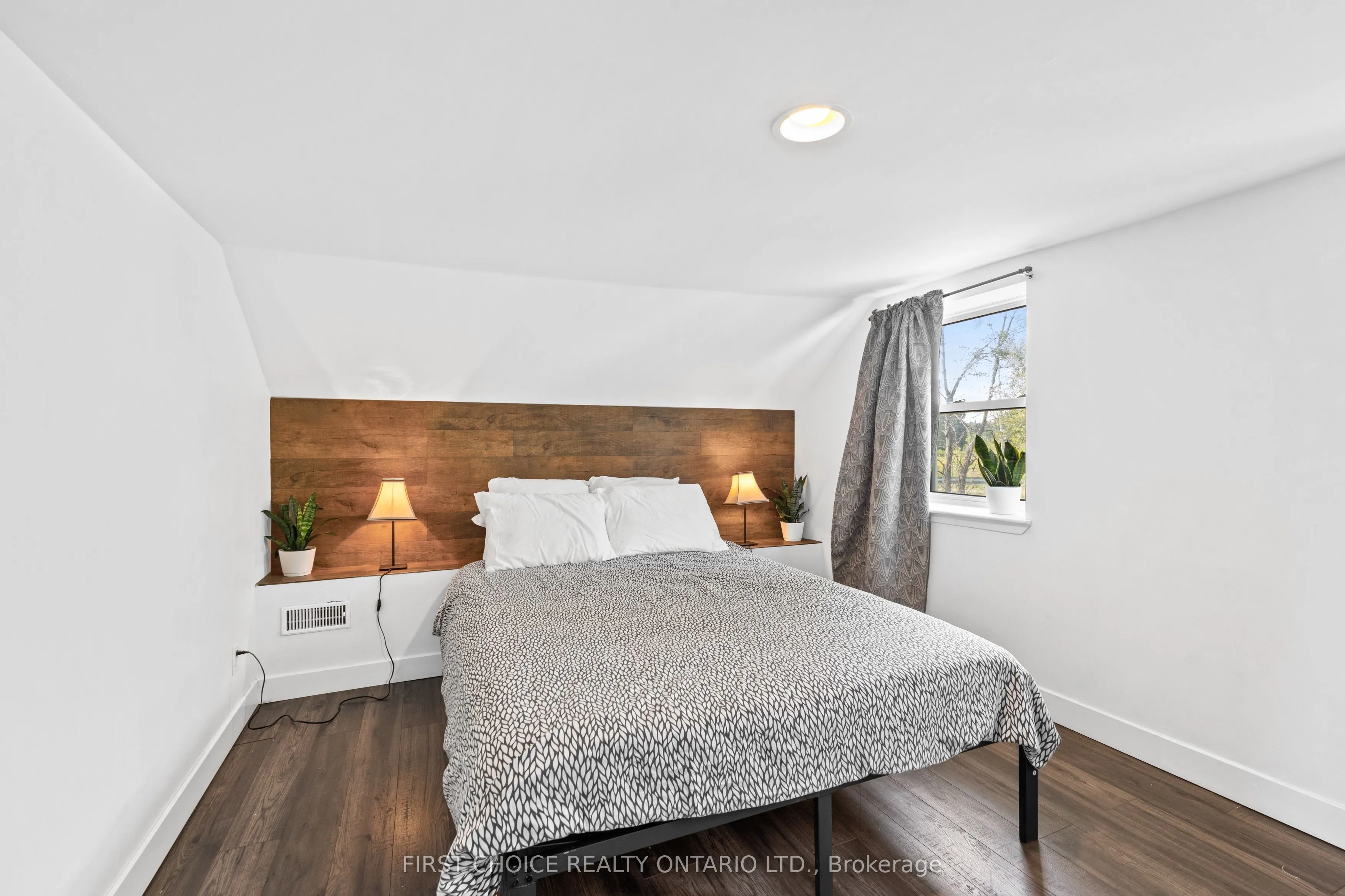 10 Campbell Reid Court