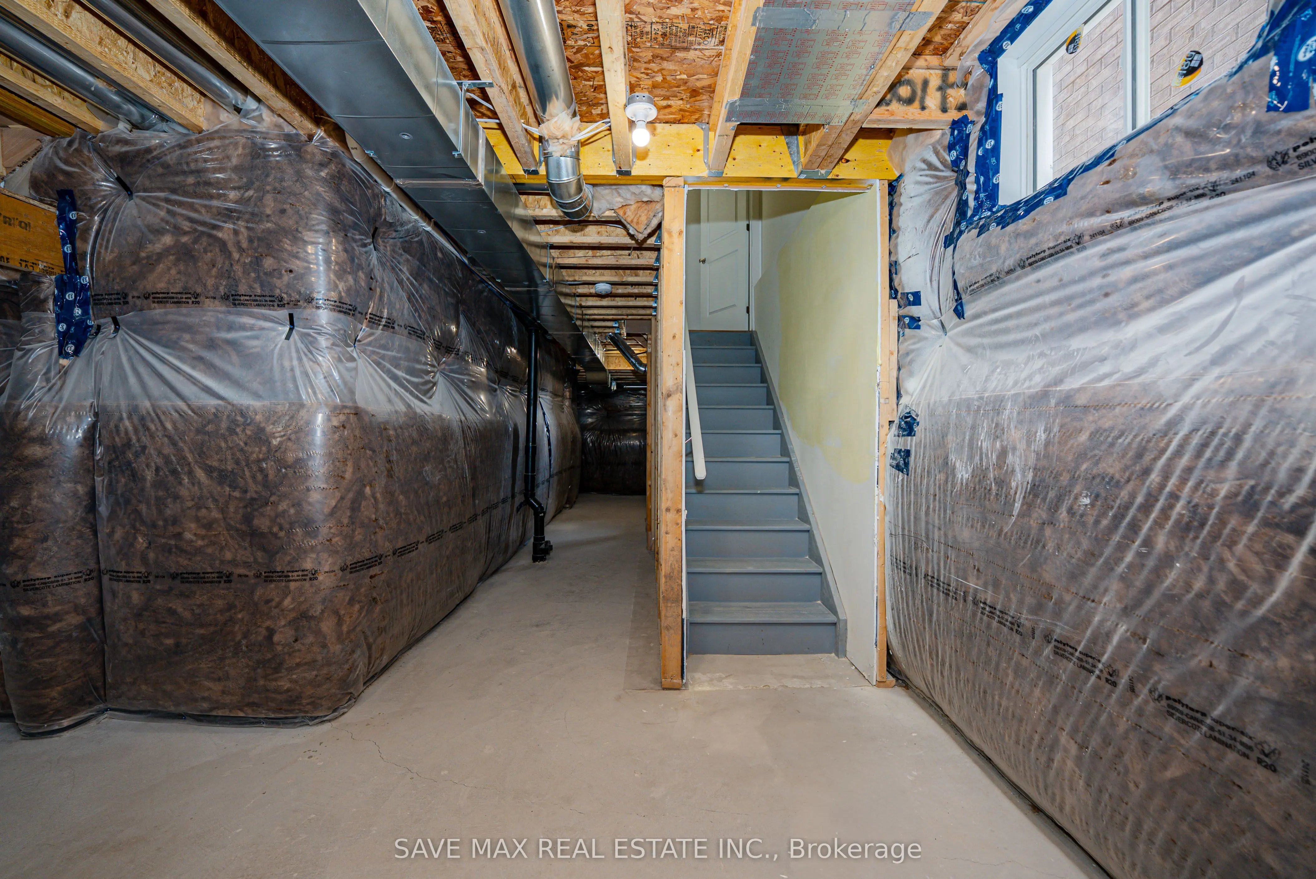25 Stanley Leitch Drive N
