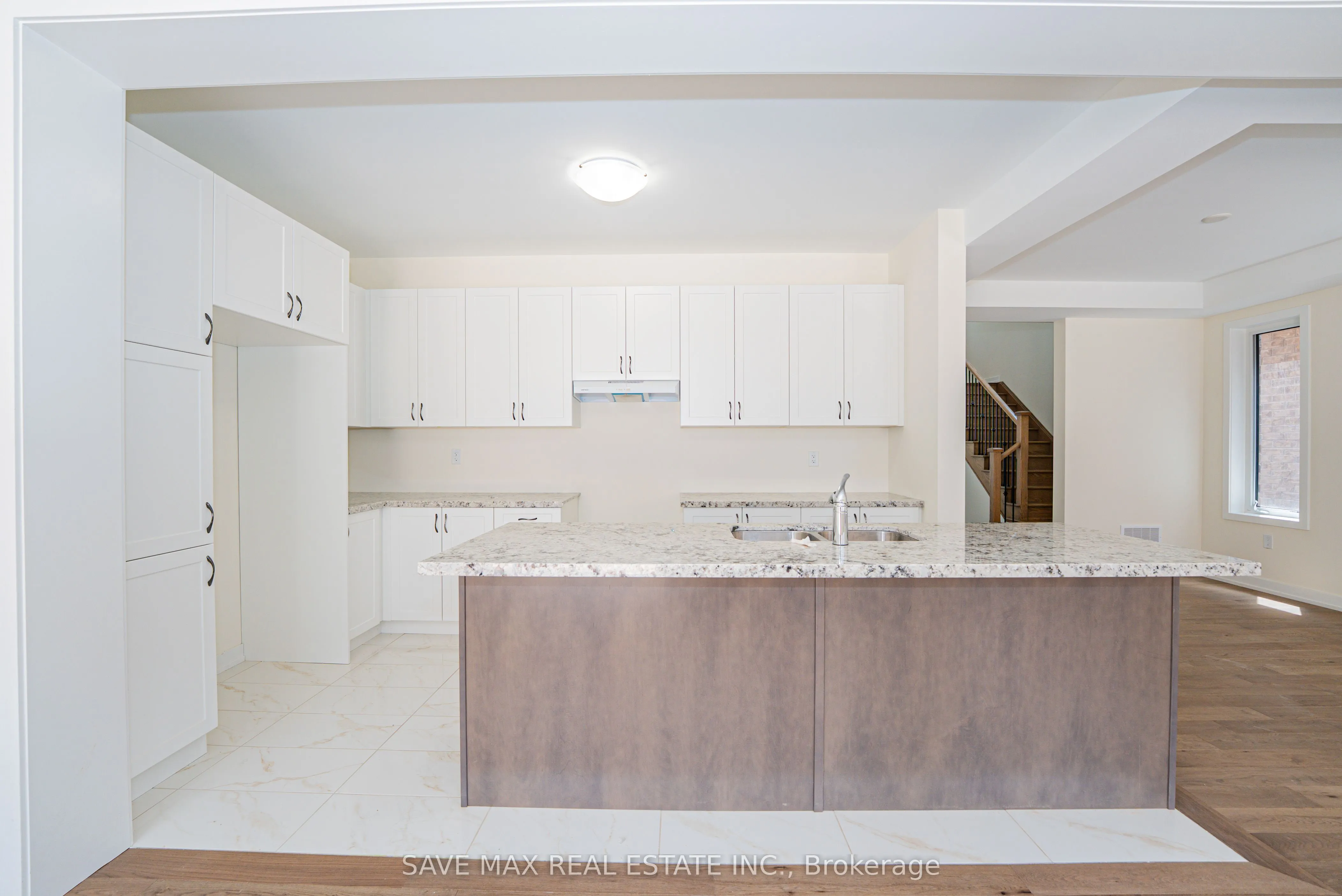 25 Stanley Leitch Drive N