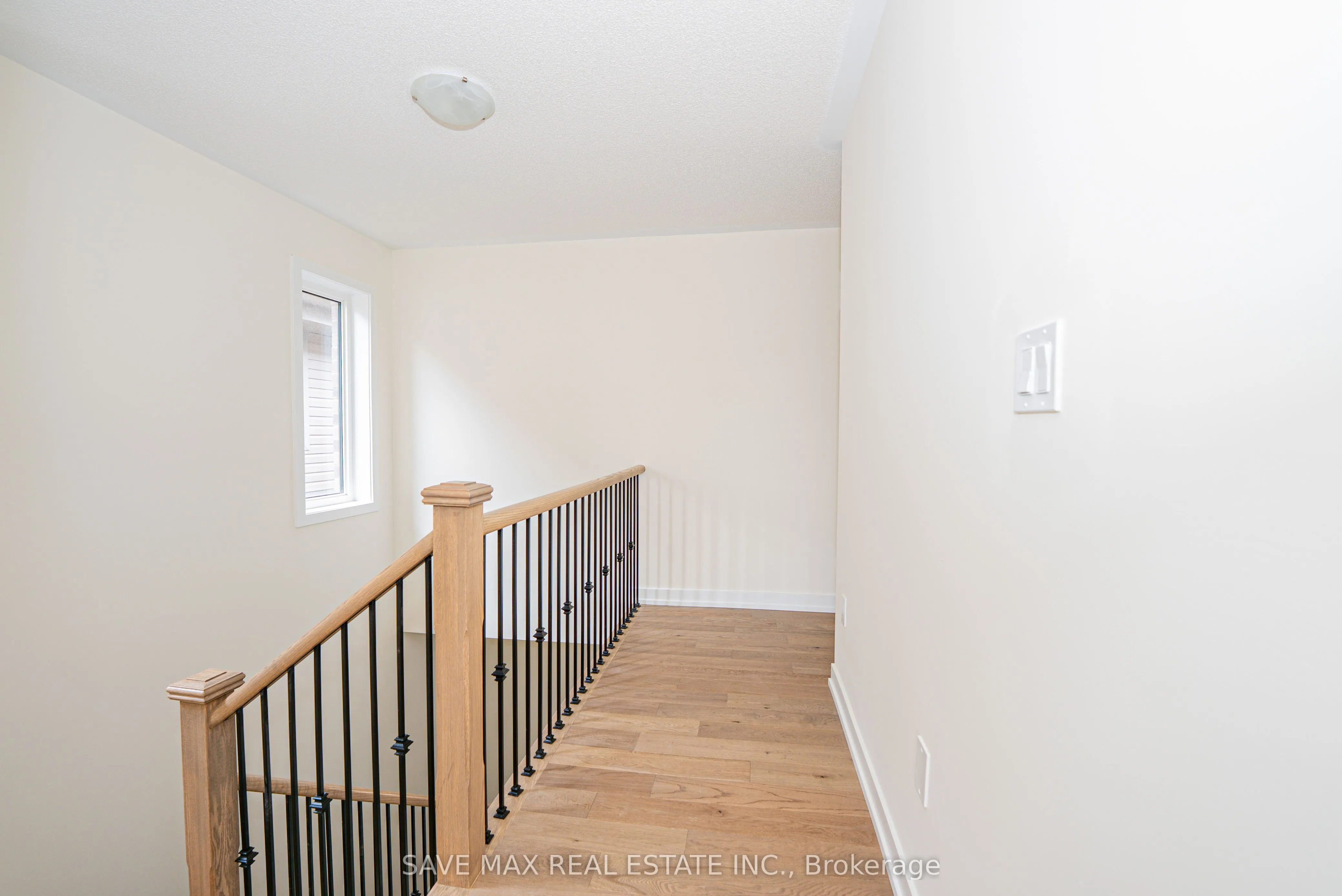 25 Stanley Leitch Drive N