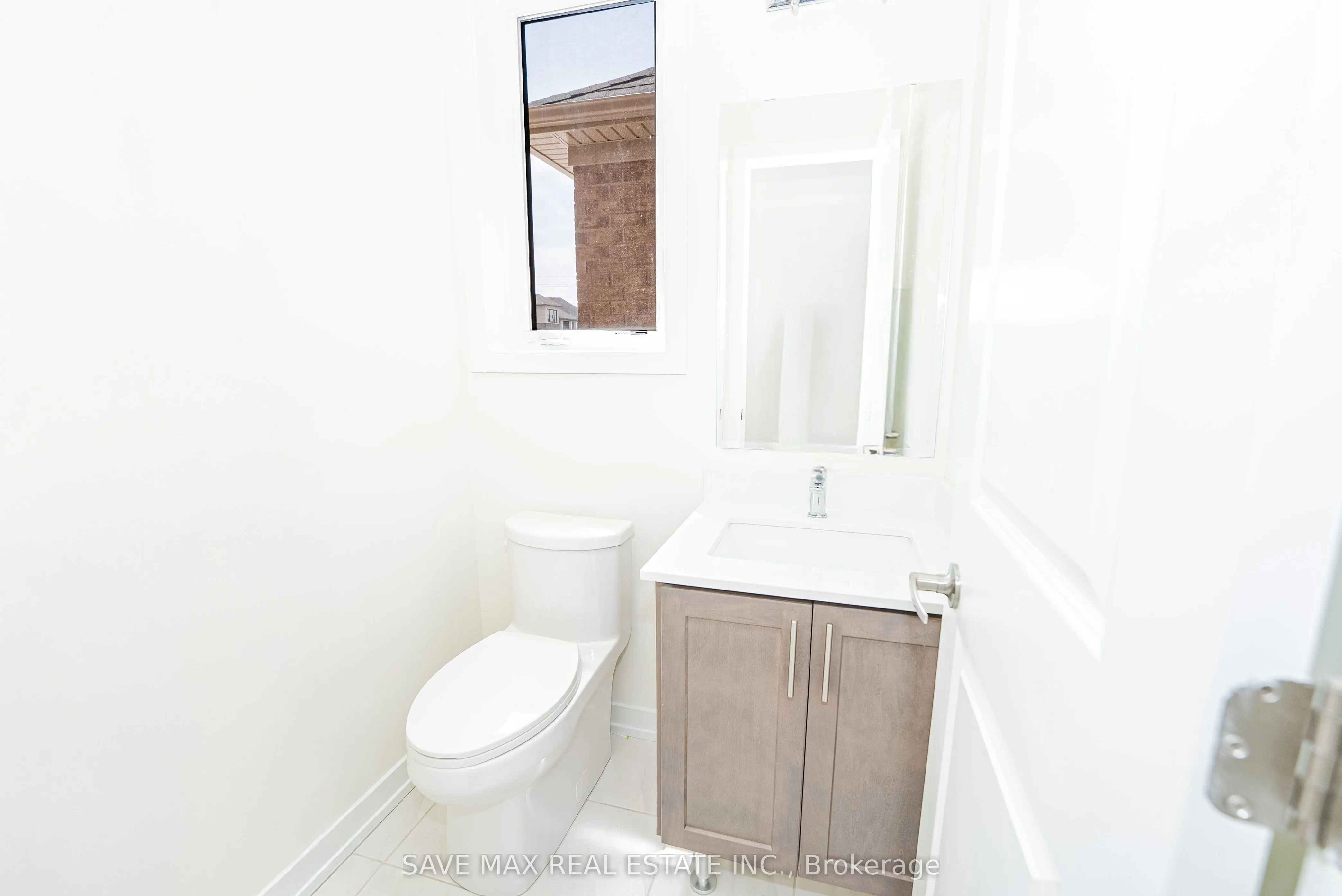 25 Stanley Leitch Drive N