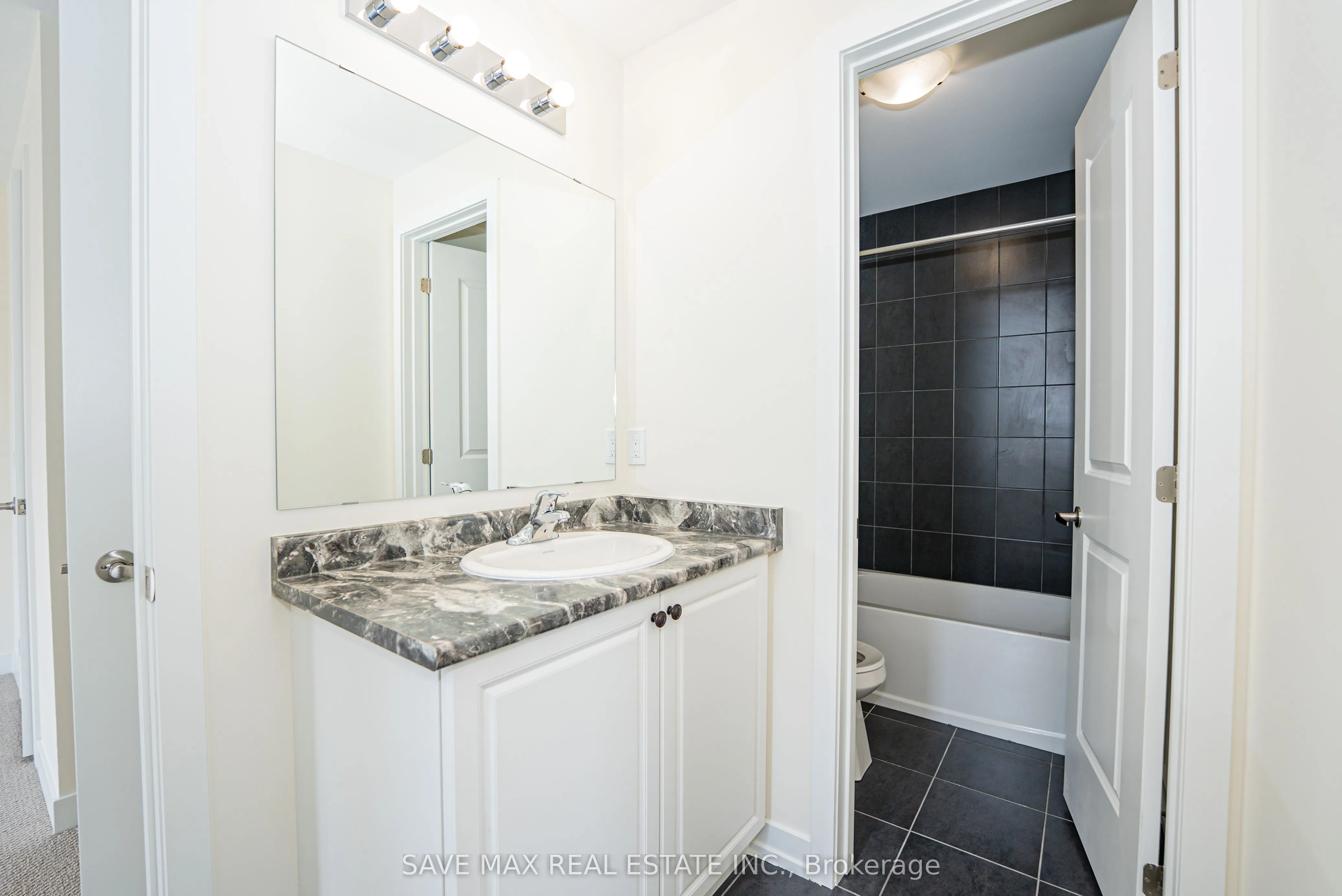 25 Stanley Leitch Drive N