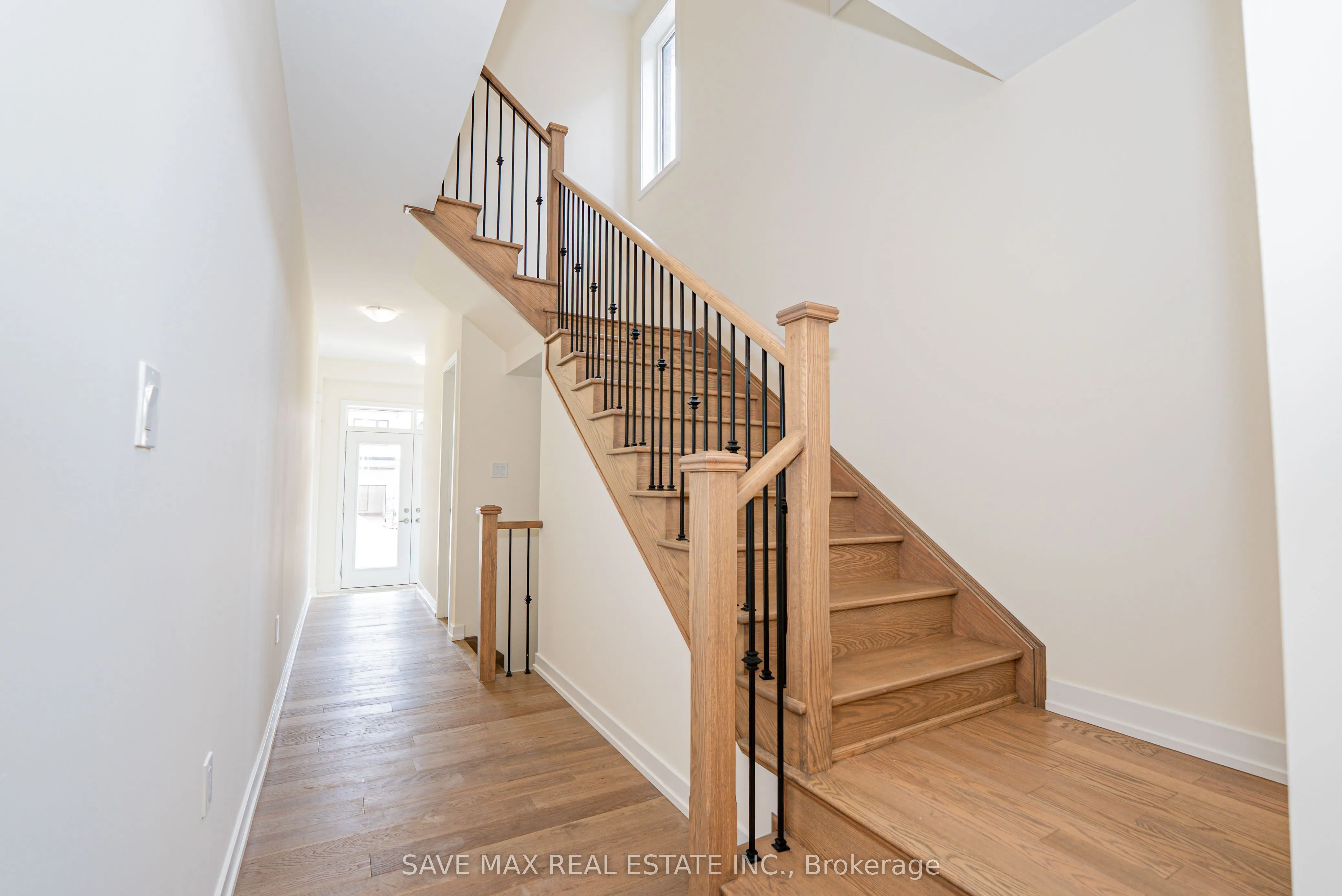 25 Stanley Leitch Drive N