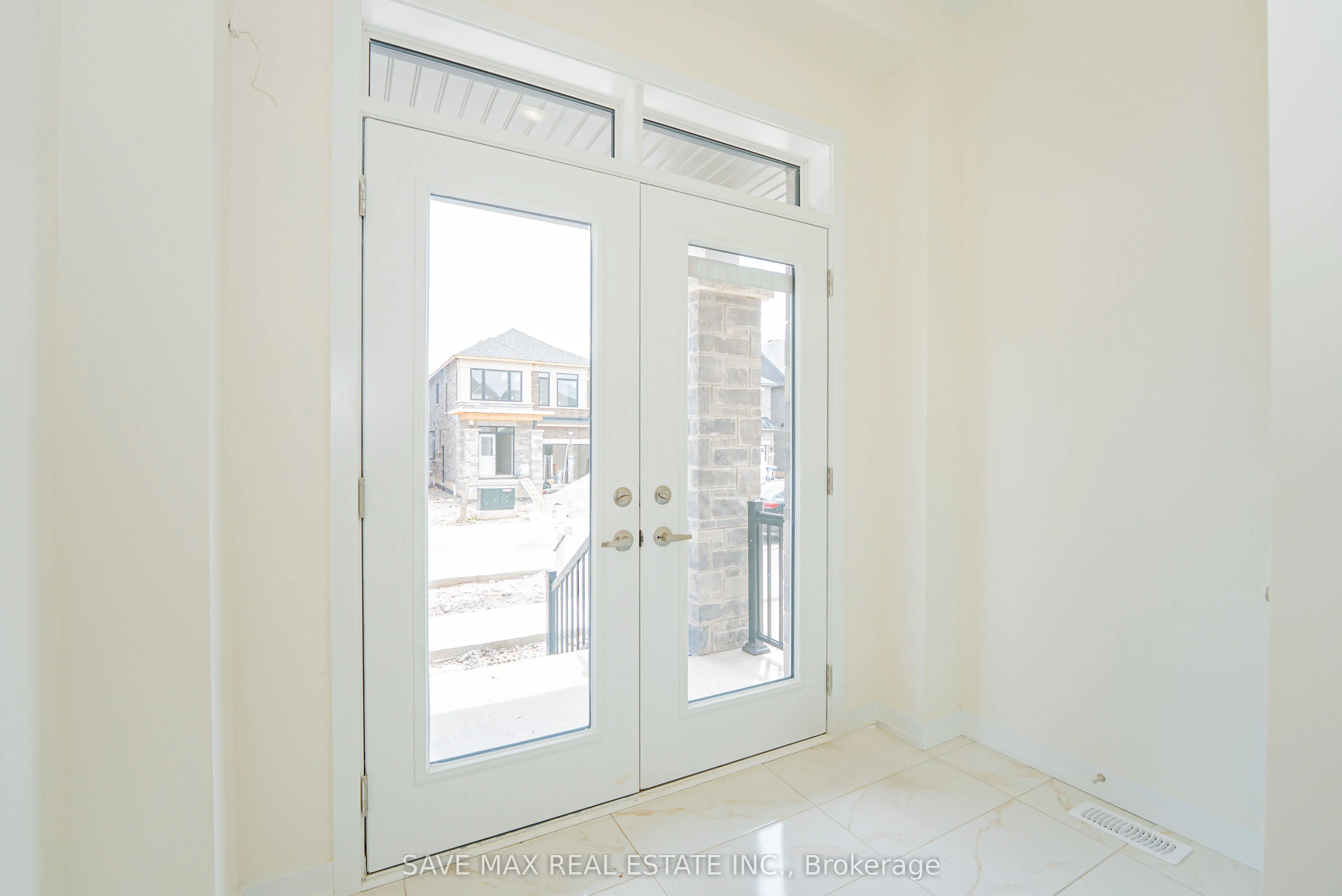 25 Stanley Leitch Drive N