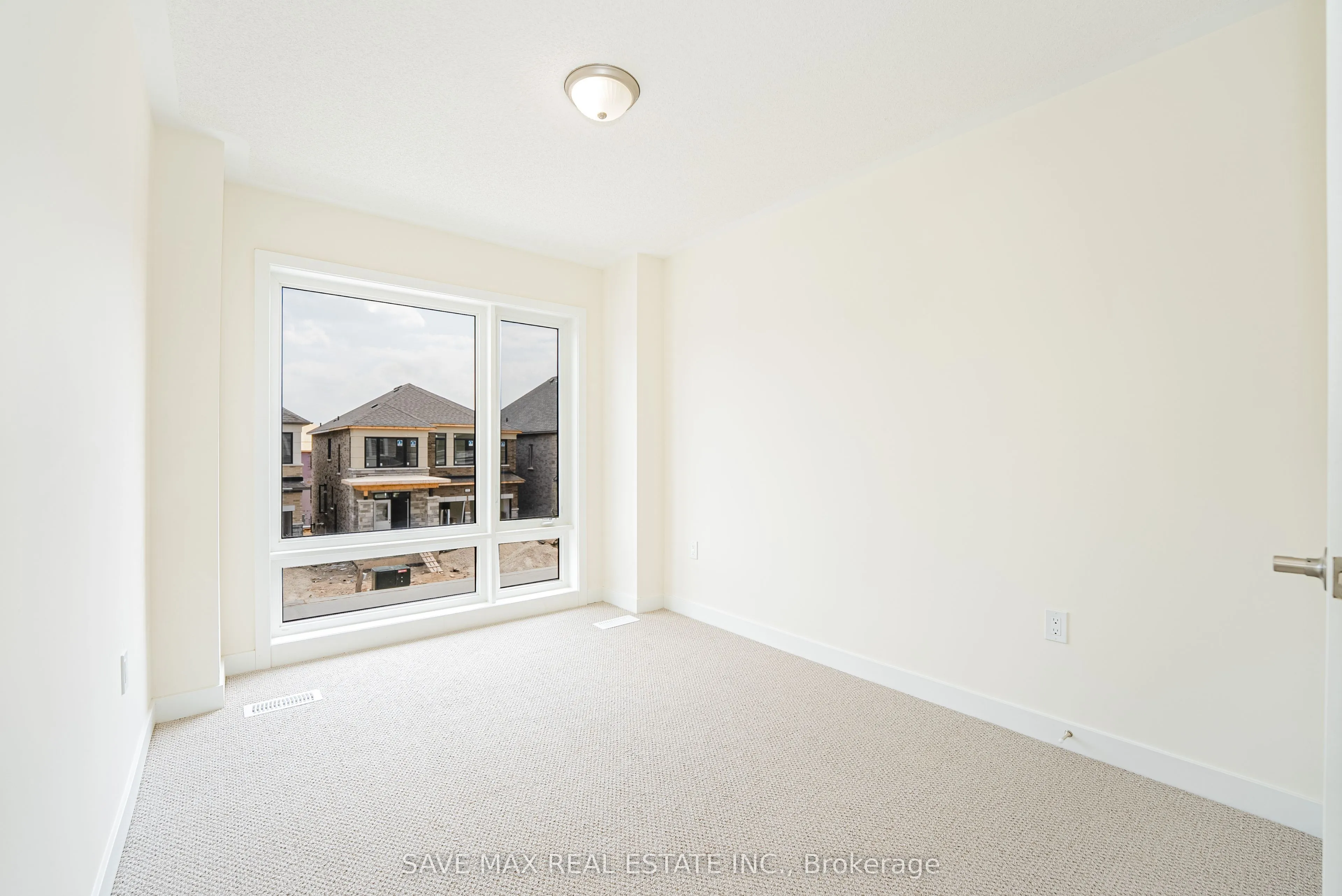 25 Stanley Leitch Drive N